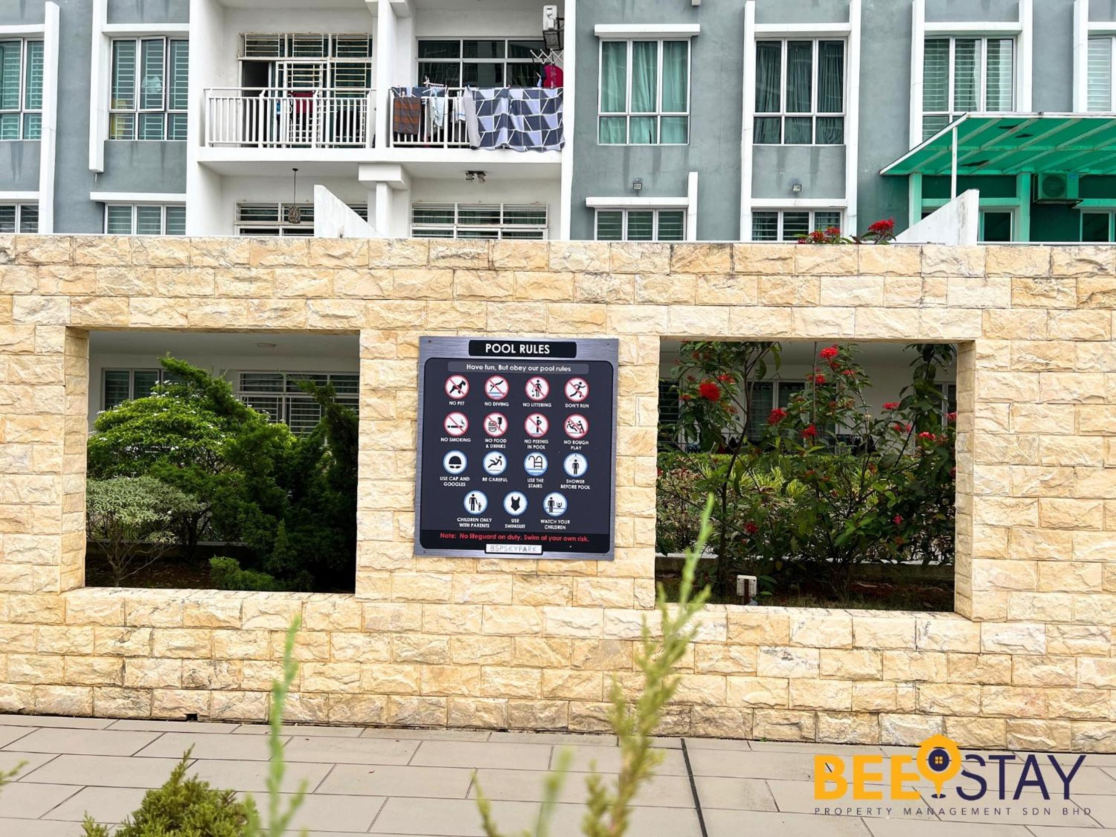 Bandar Saujana Putra 8PAX Residence Pool View