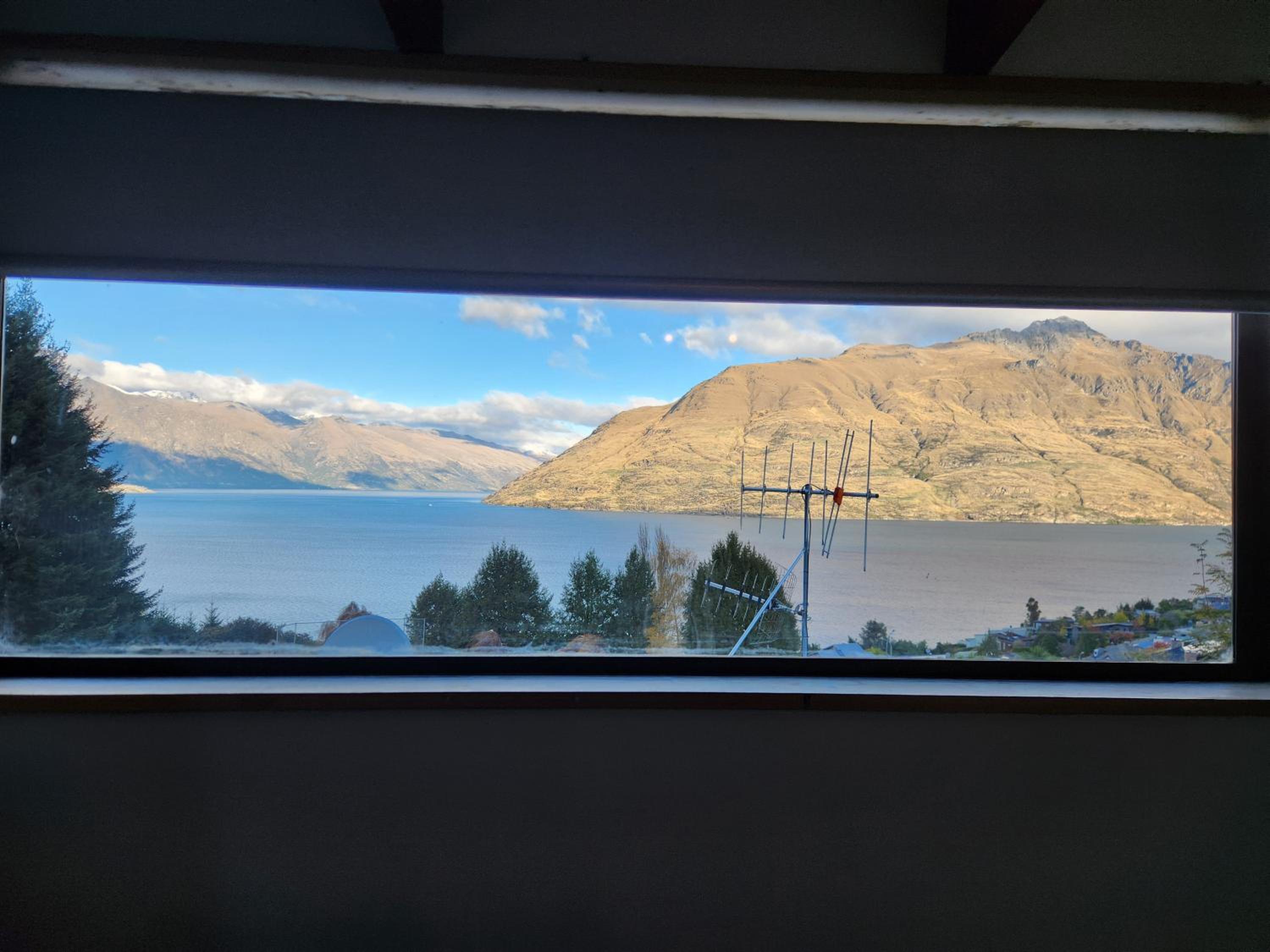 Devine Hideaway - Family Rustic Kiwi Bach - Beautiful Lake Views view 2