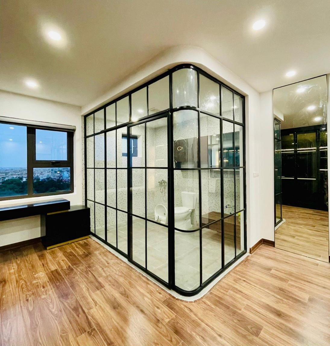 Spacious Apartment with Park Views, Relaxing Bathtub, Netflix & Contemporary Comforts view 5