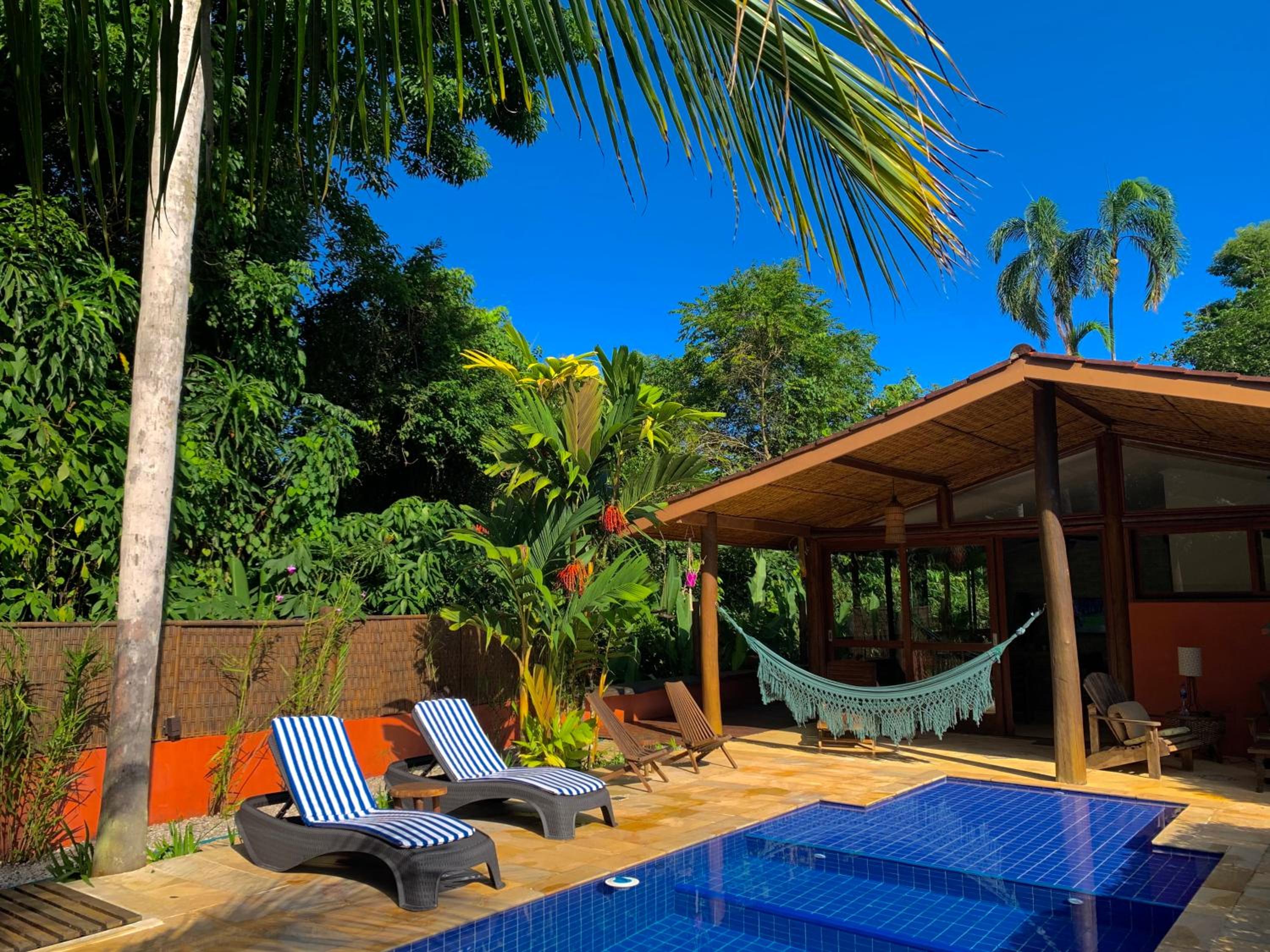 Casa com piscina a poucos minutos da praia
