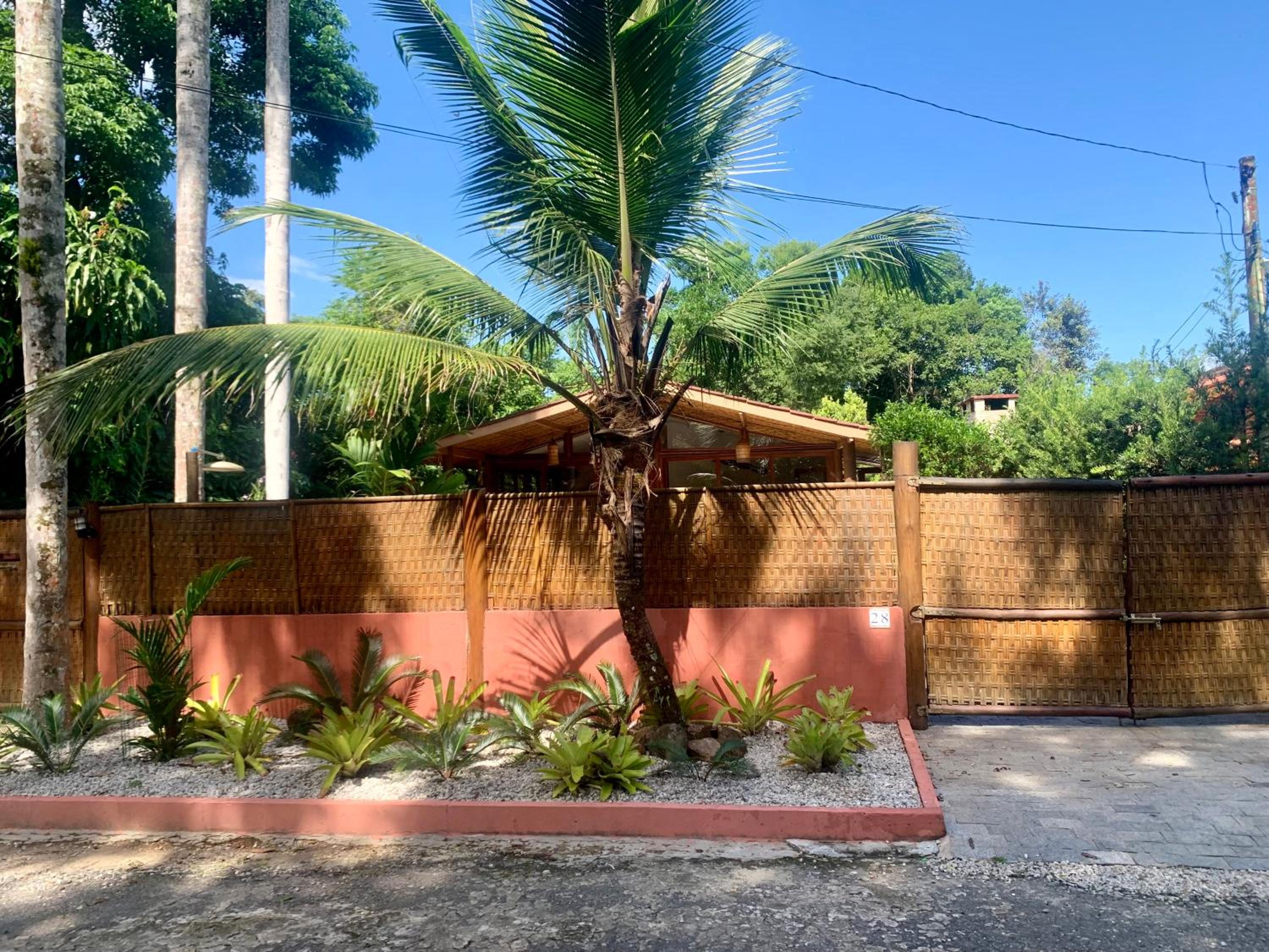 Casa com piscina a poucos minutos da praia