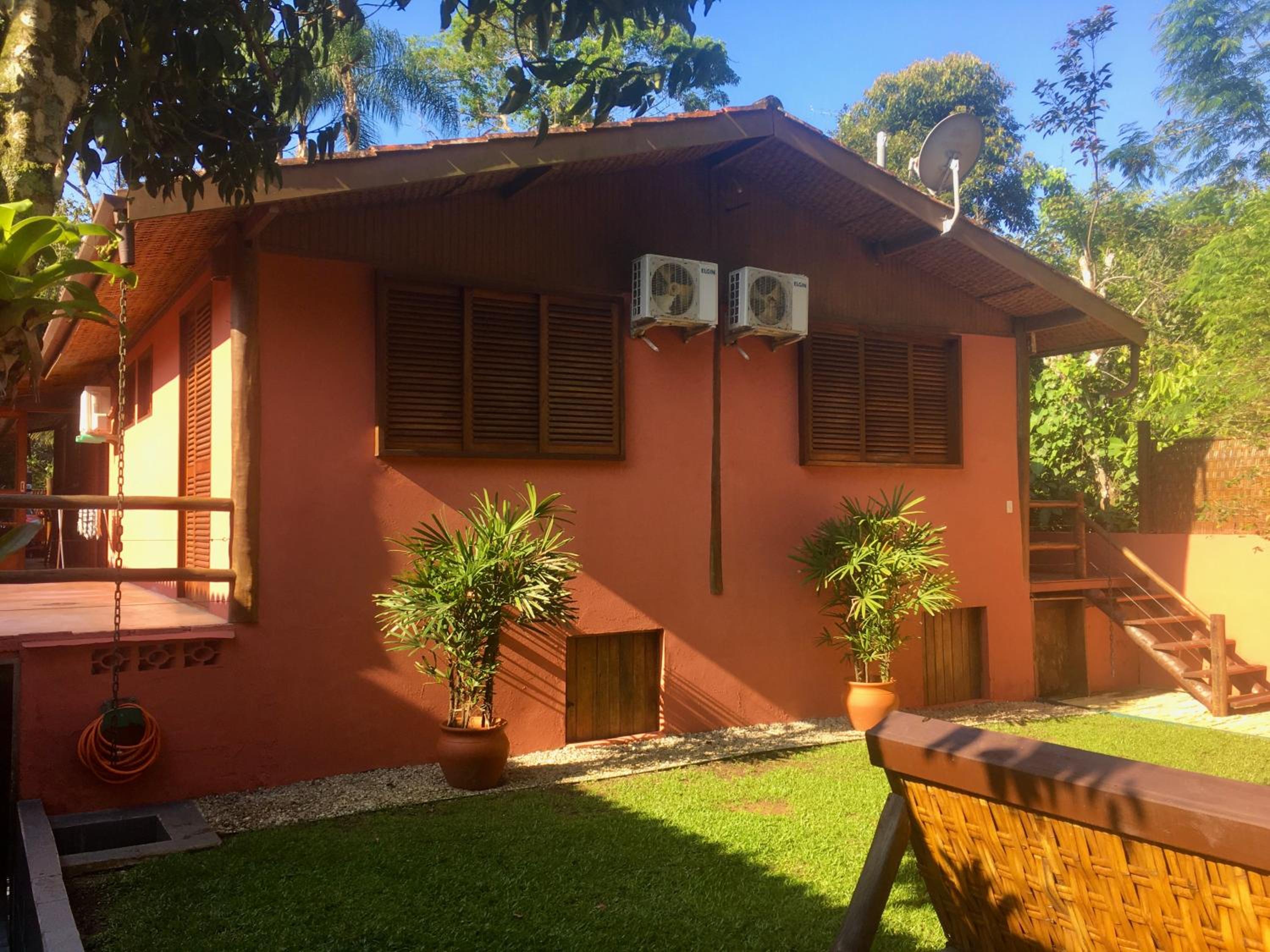 Casa com piscina a poucos minutos da praia