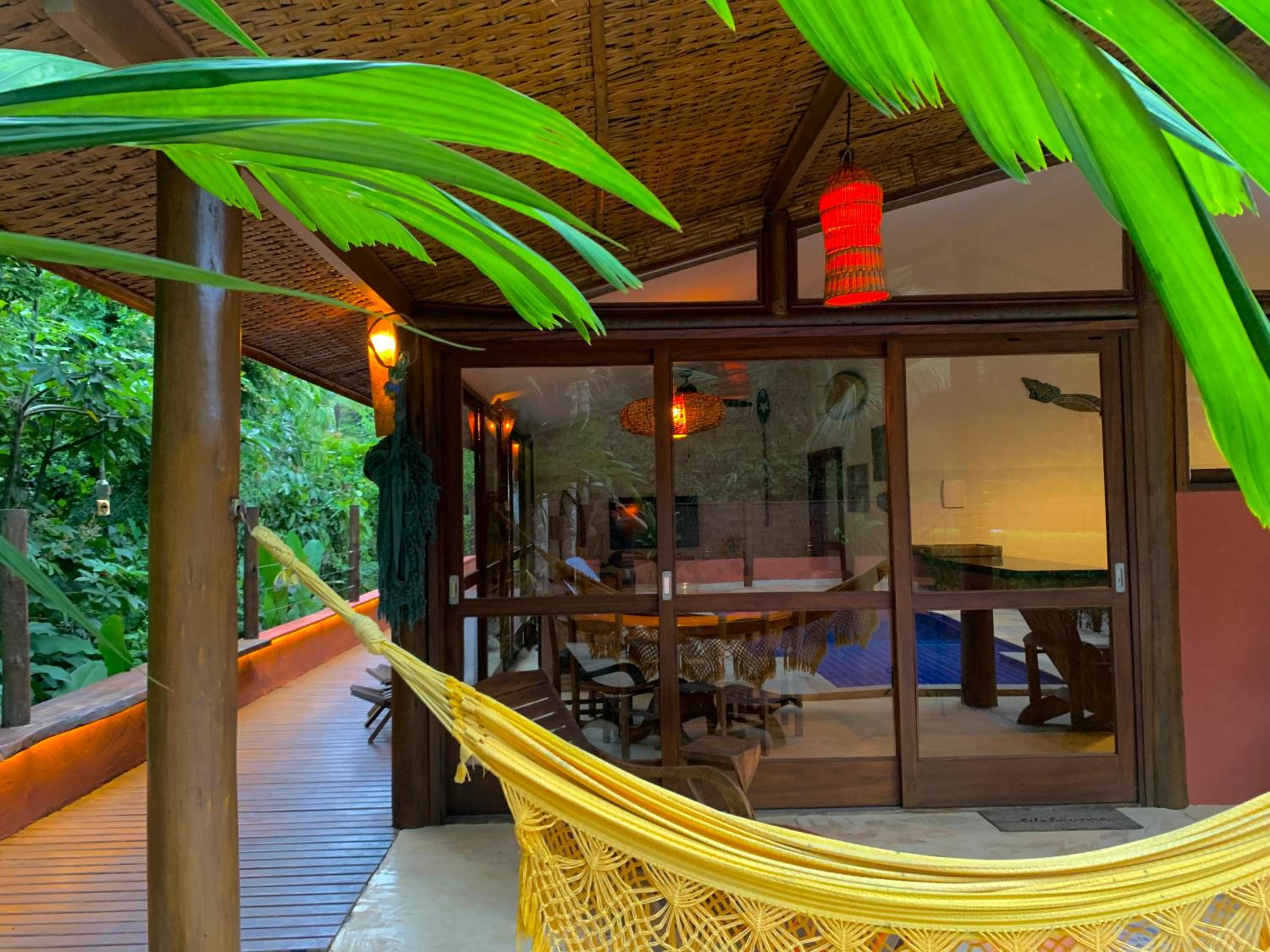 Casa com piscina a poucos minutos da praia