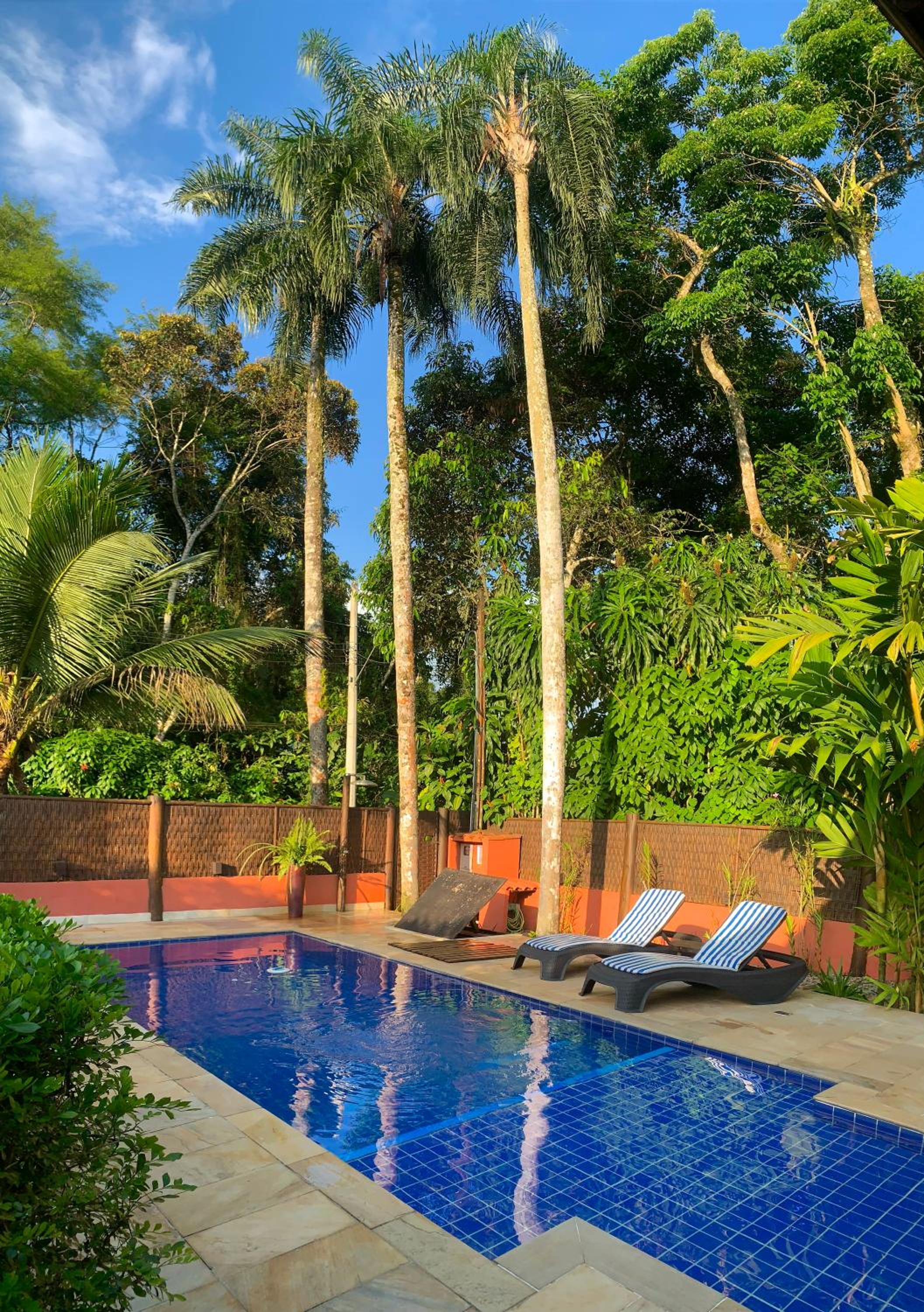Casa com piscina a poucos minutos da praia