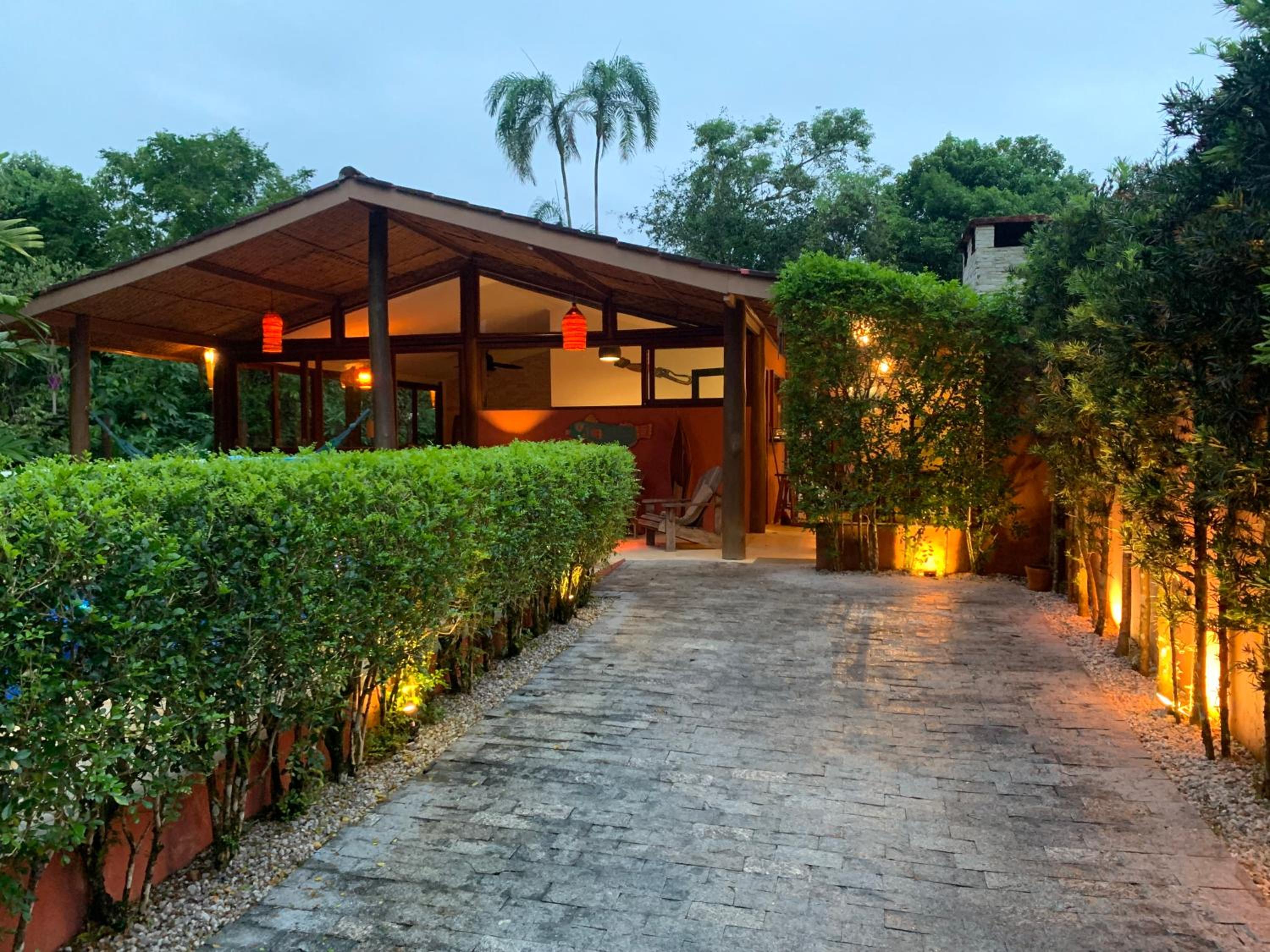 Casa com piscina a poucos minutos da praia