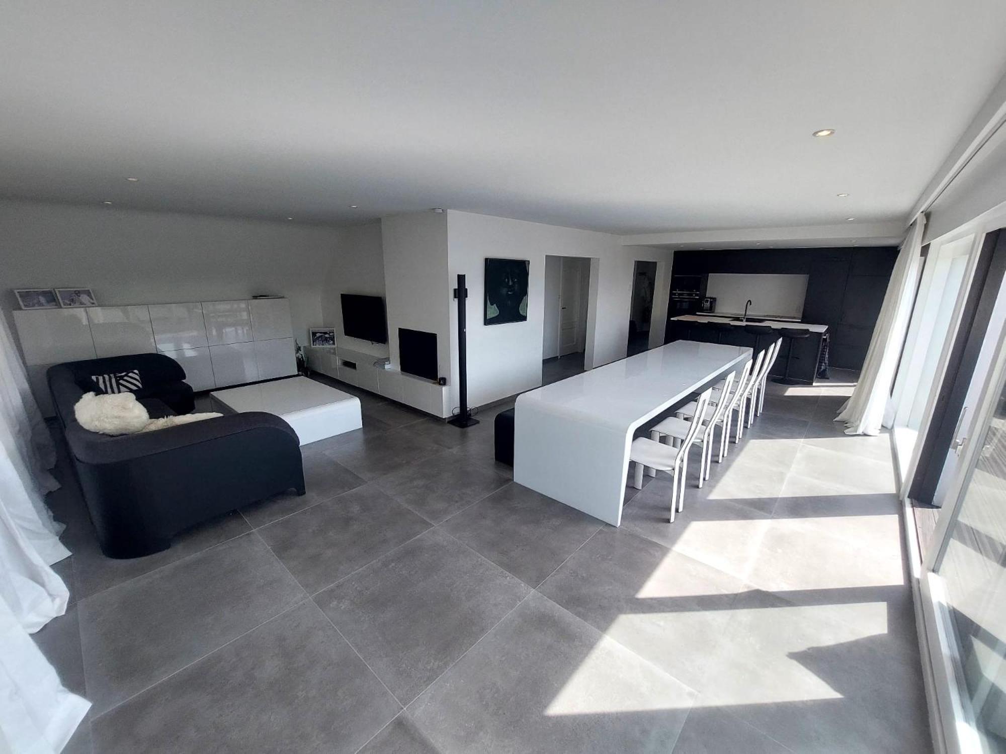The White Villa