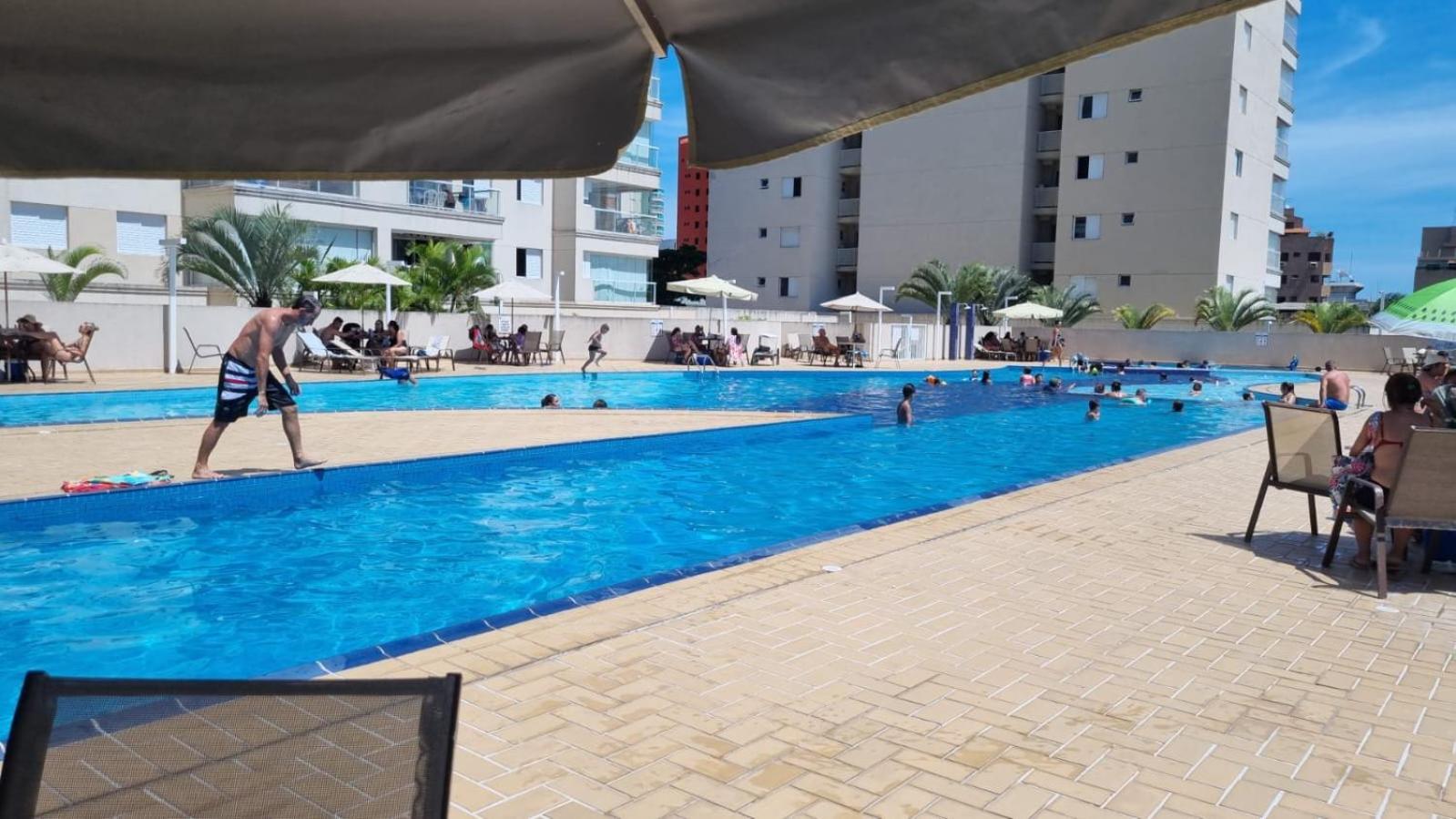 Apto Enseada Guarujá com Terraço Gourmet a 5 minutos da praia