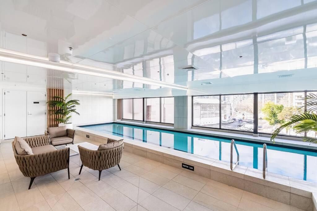 Modern One Bedroom Studio view 4