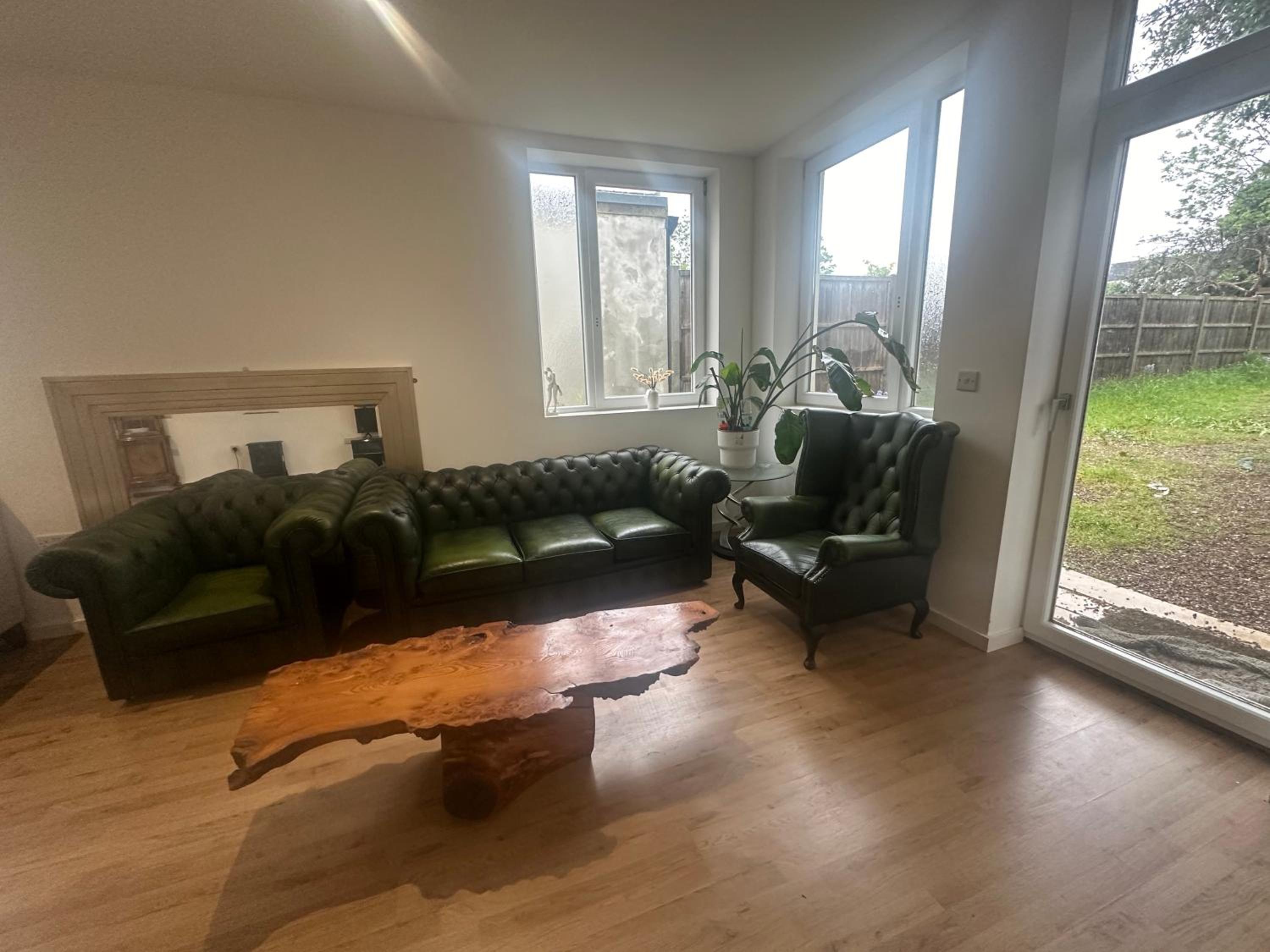 North London A spacious 7 bedroom house accommodating up to 18 people complete with own gym and table tennis