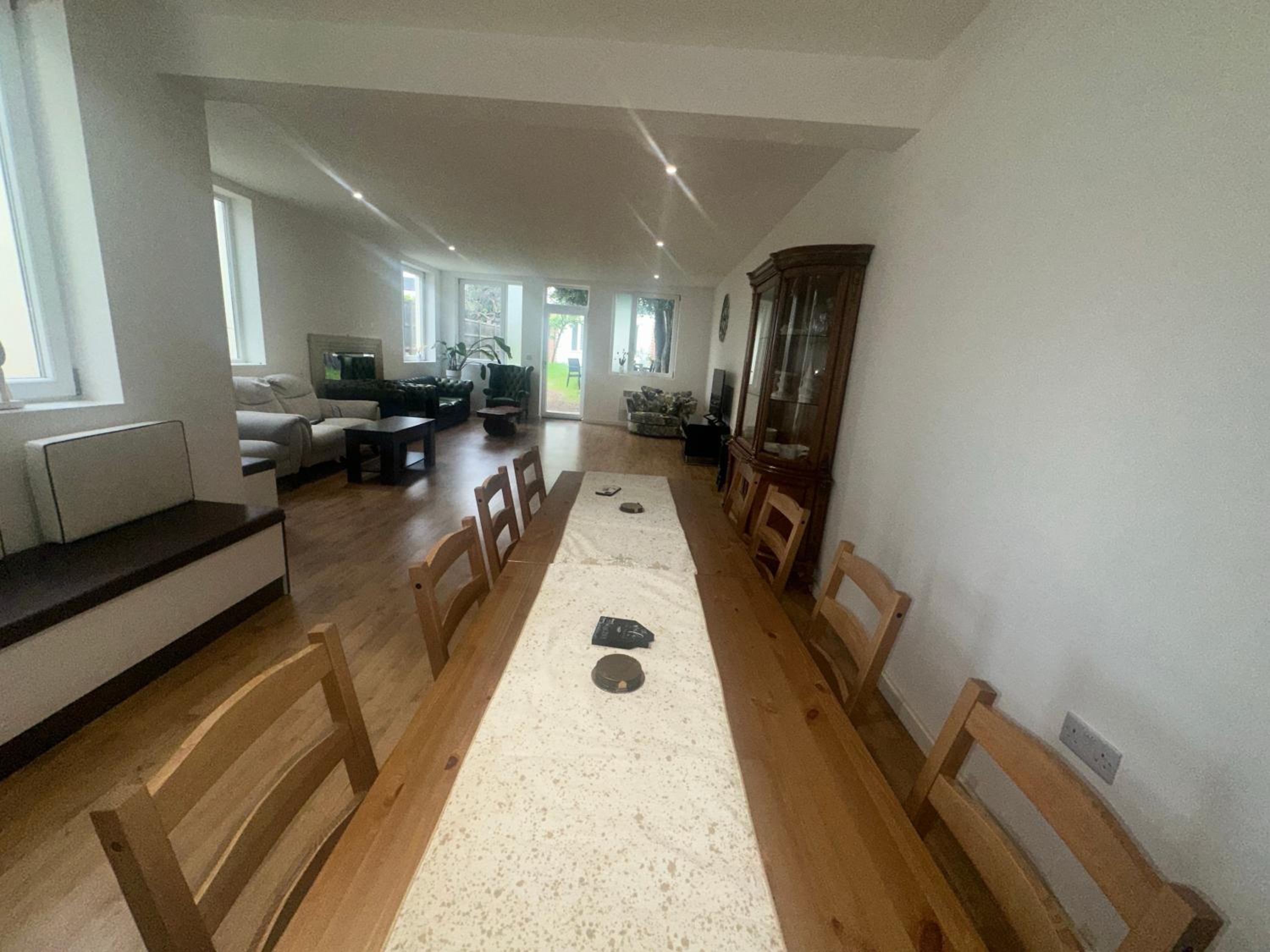North London A spacious 7 bedroom house accommodating up to 18 people complete with own gym and table tennis