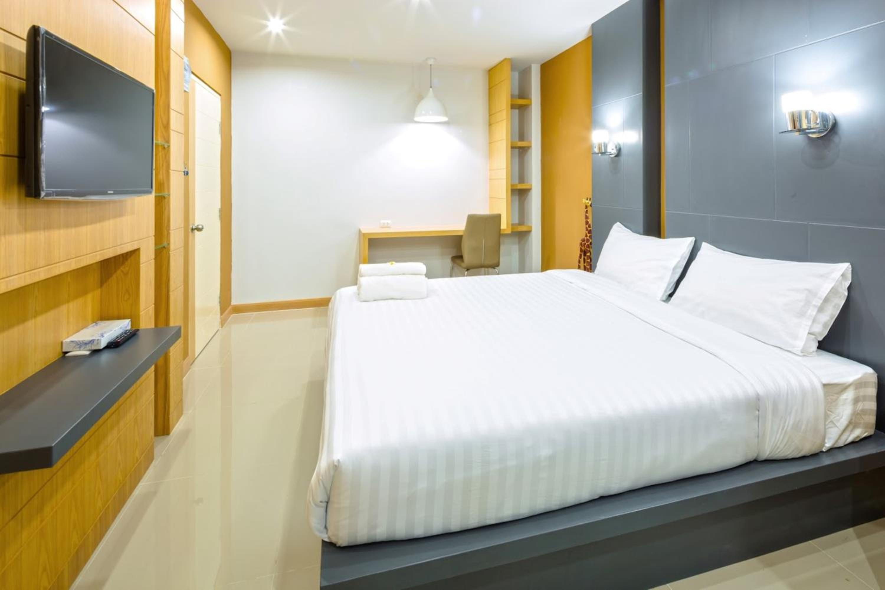 Chalong - Studio Service Apartment - Phoomjai