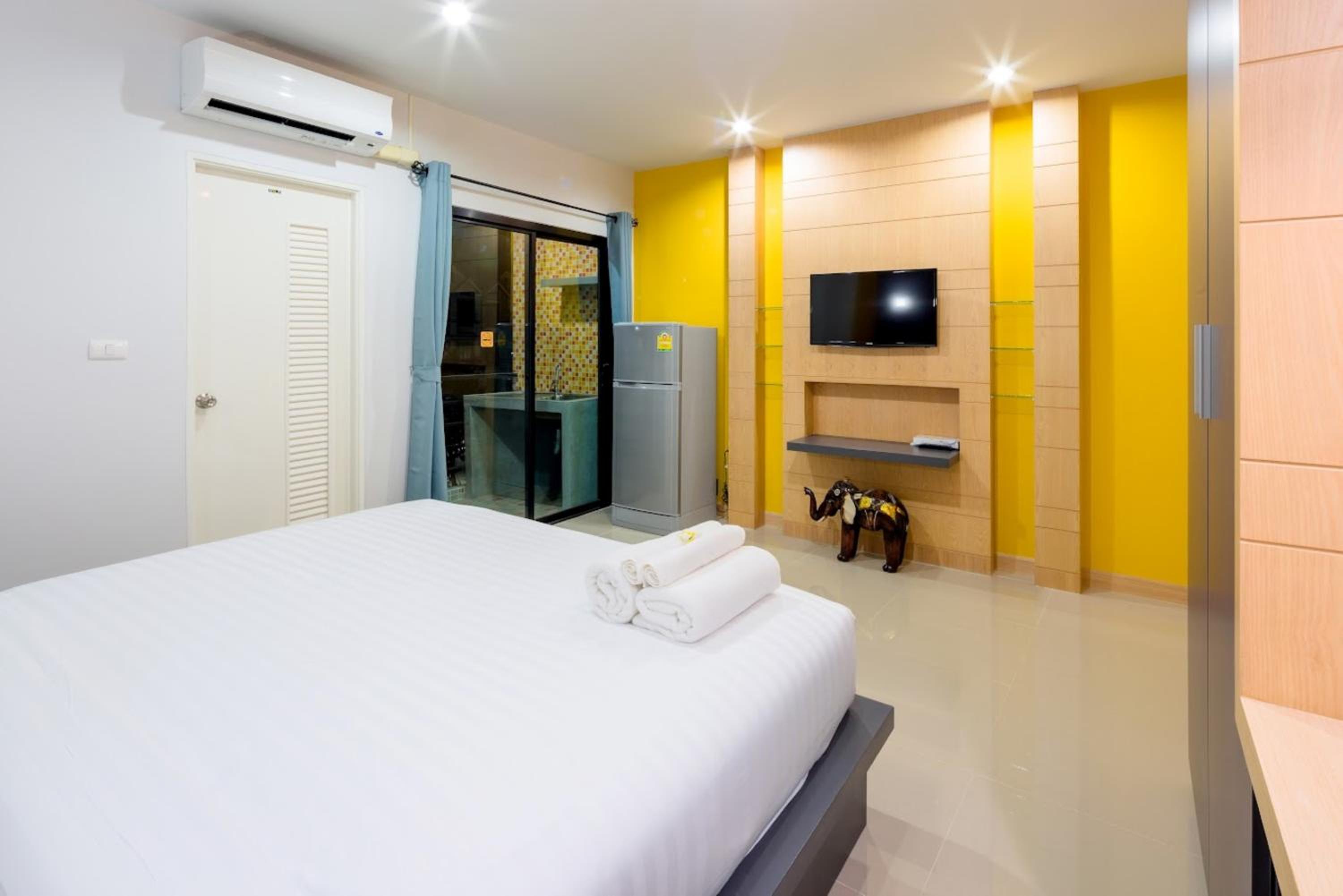 Chalong - Studio Service Apartment - Phoomjai