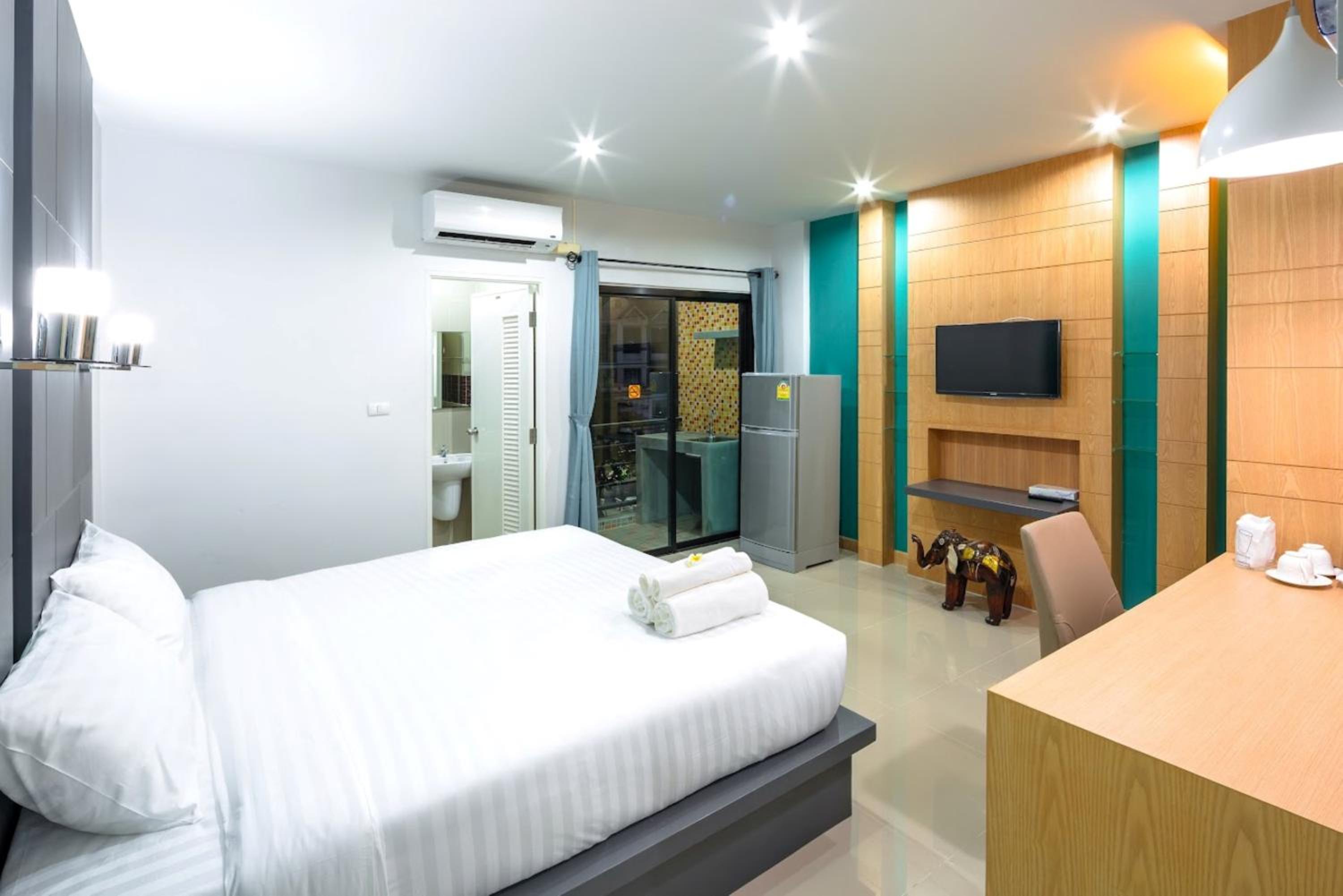 Chalong - Studio Service Apartment - Phoomjai