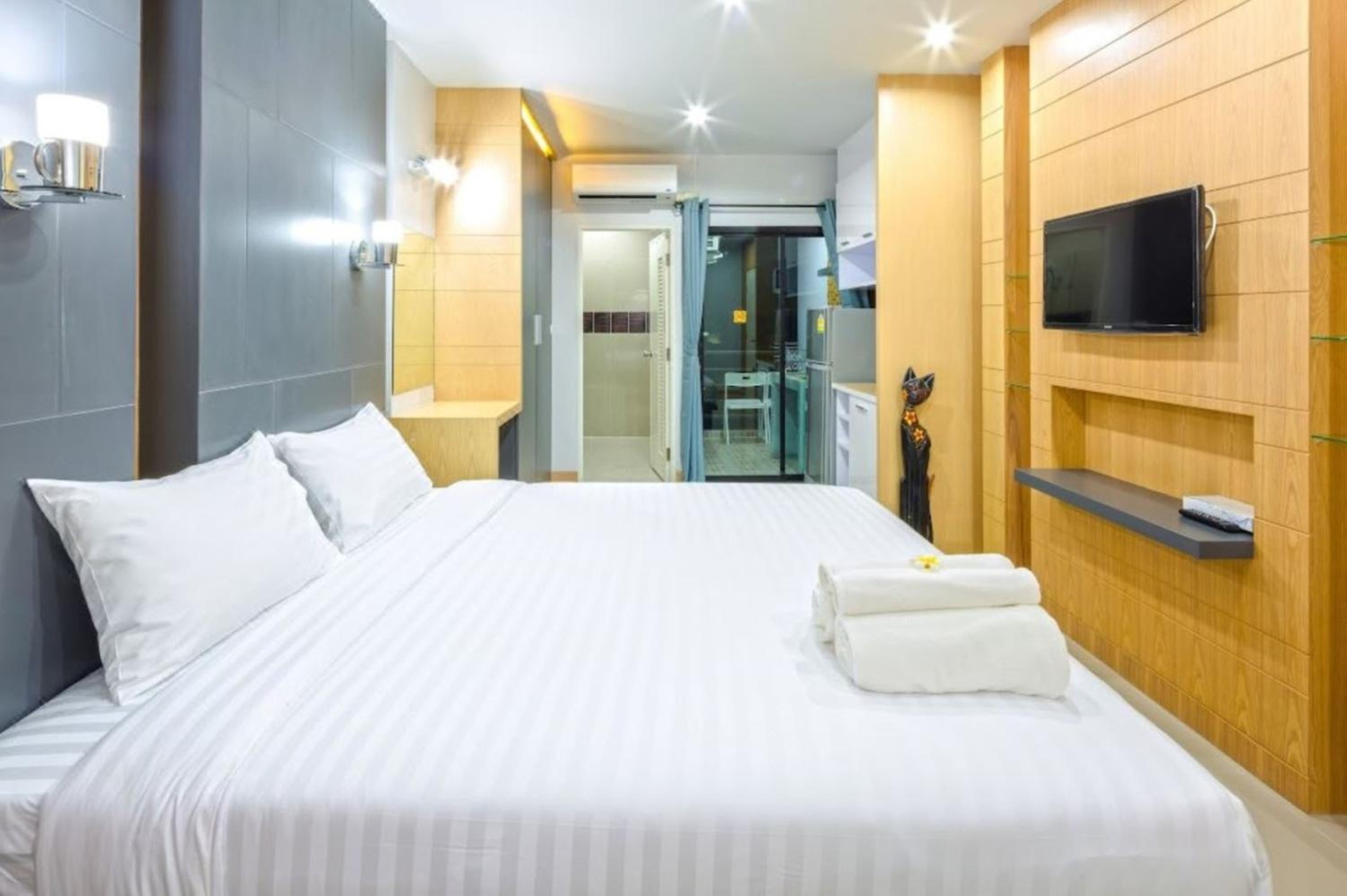 Chalong - Studio Service Apartment - Phoomjai