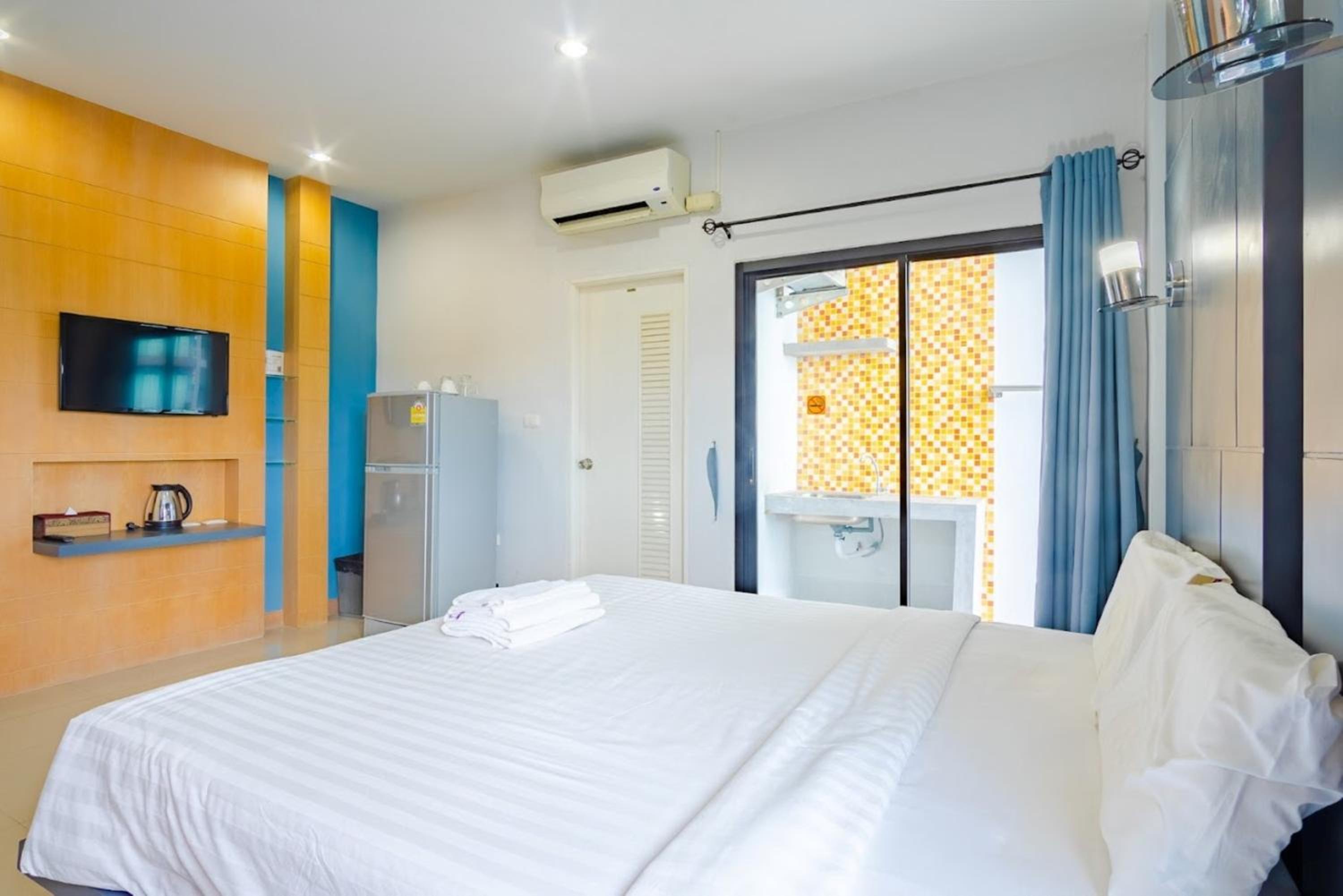 Chalong - Studio Service Apartment - Phoomjai