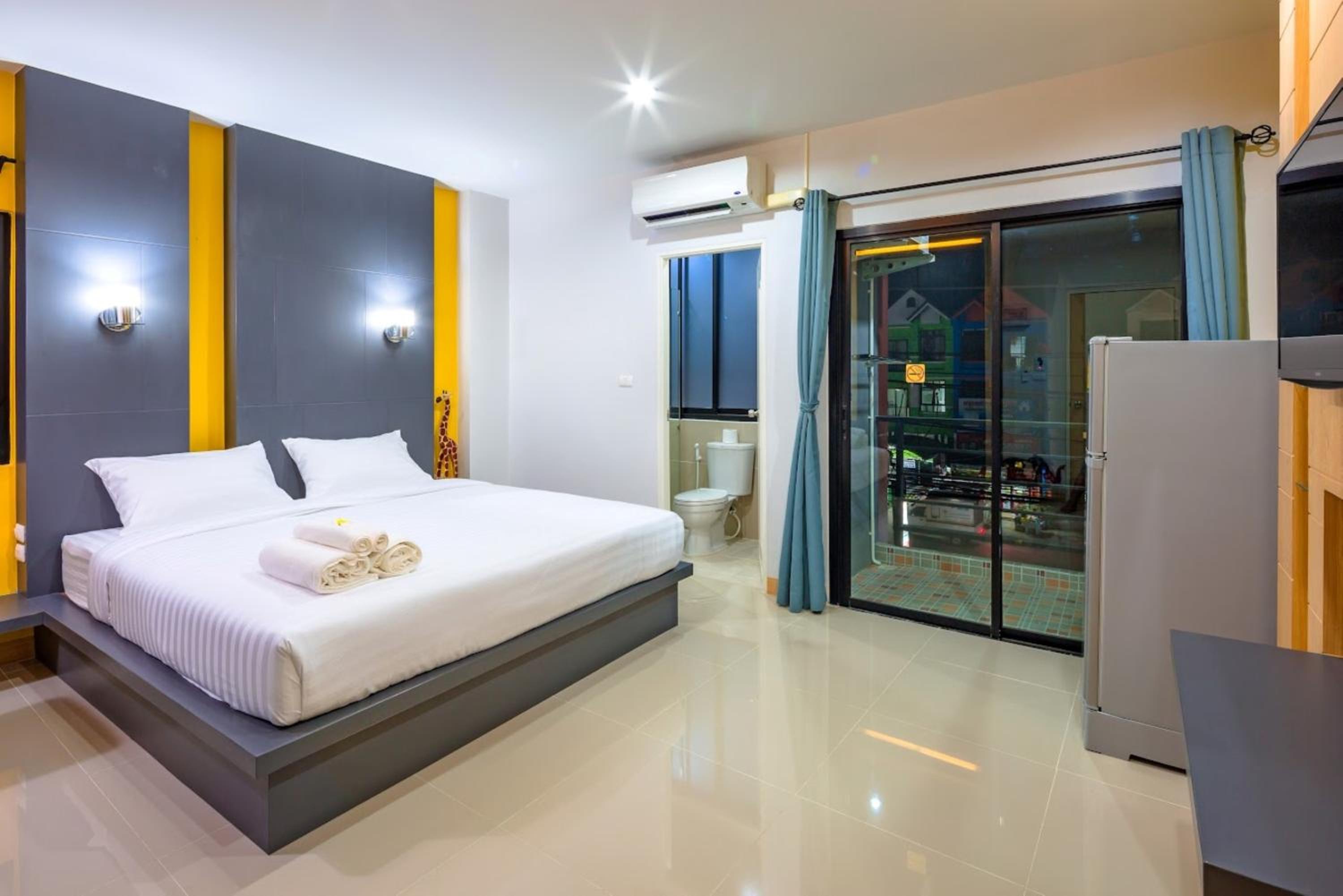 Chalong - Studio Service Apartment - Phoomjai