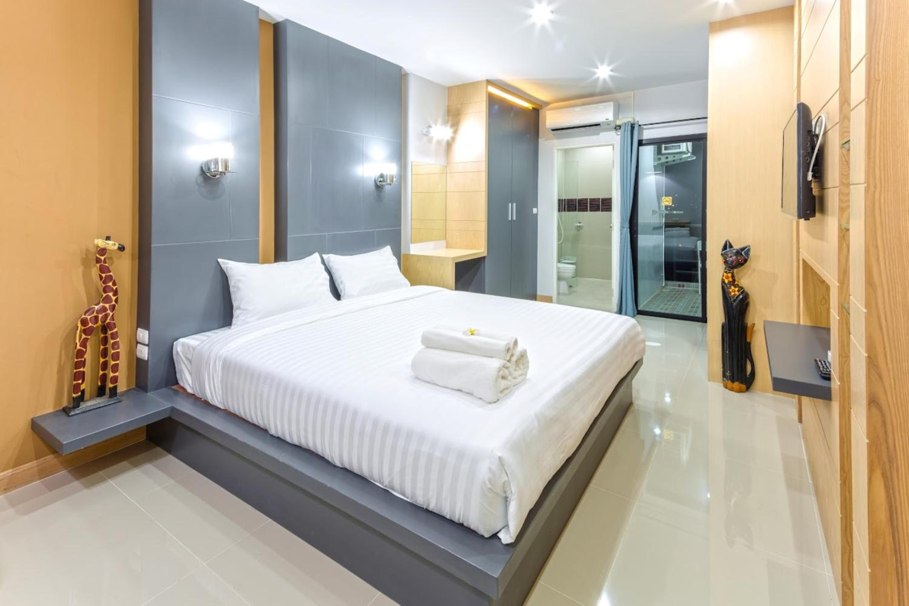Chalong - Studio Service Apartment - Phoomjai