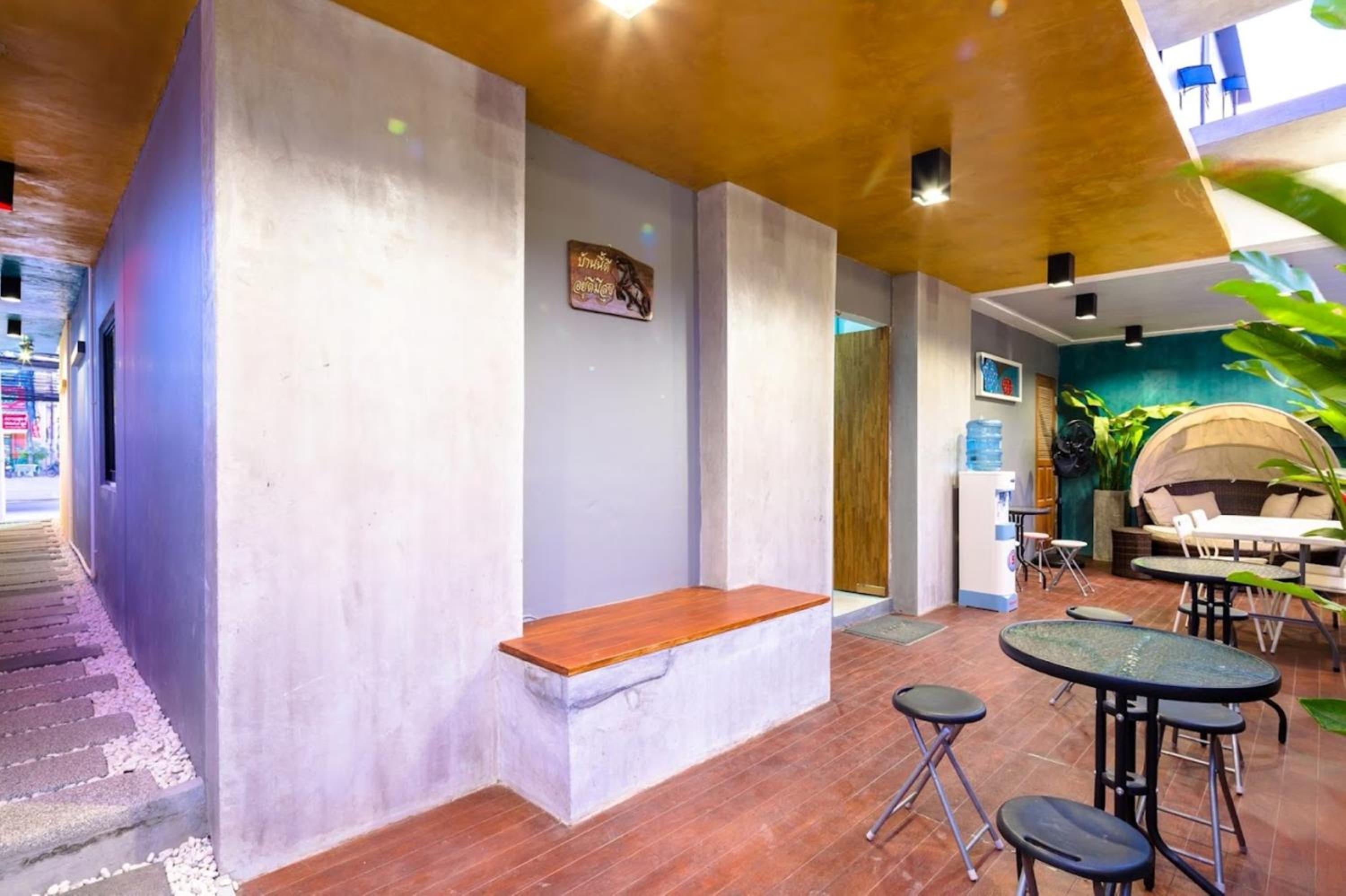 Chalong - Studio Service Apartment - Phoomjai