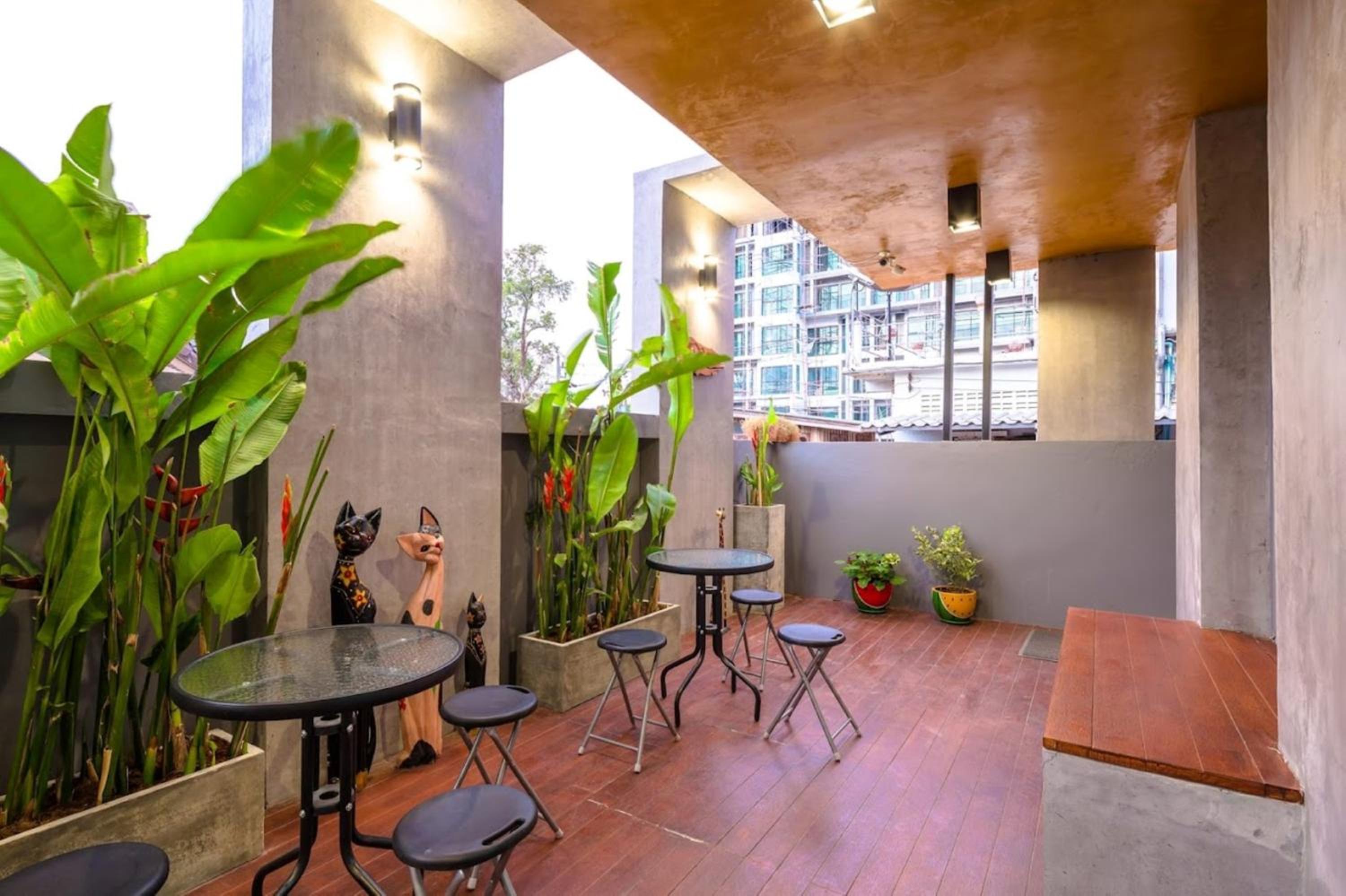 Chalong - Studio Service Apartment - Phoomjai