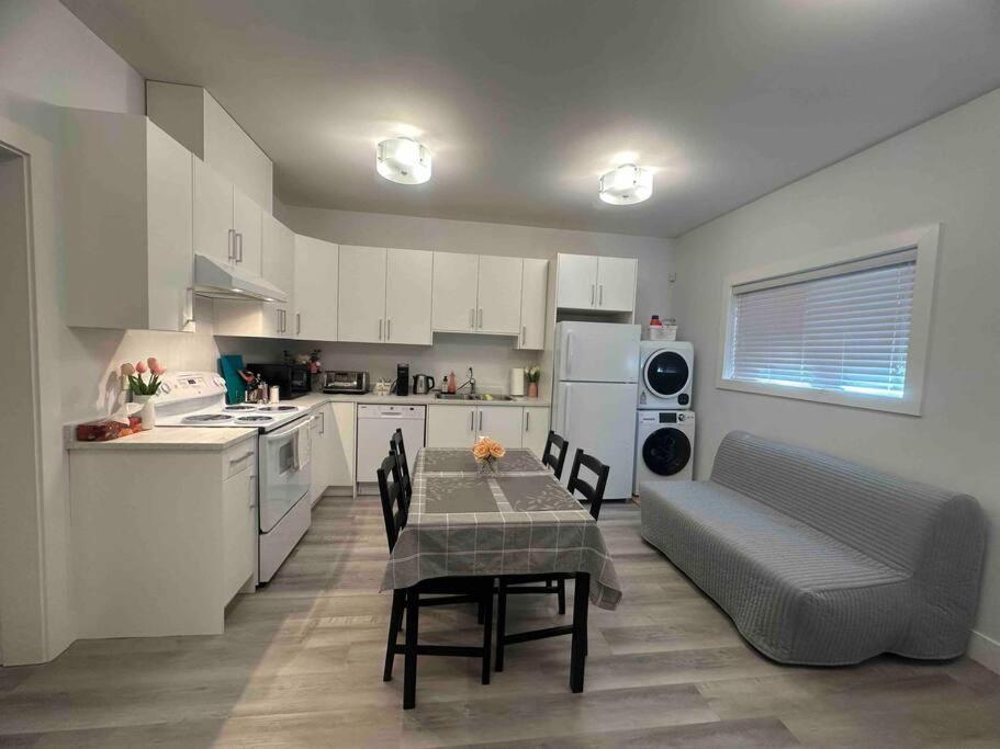 Two Bedroom Suite Burnaby Metrotown - Image 4