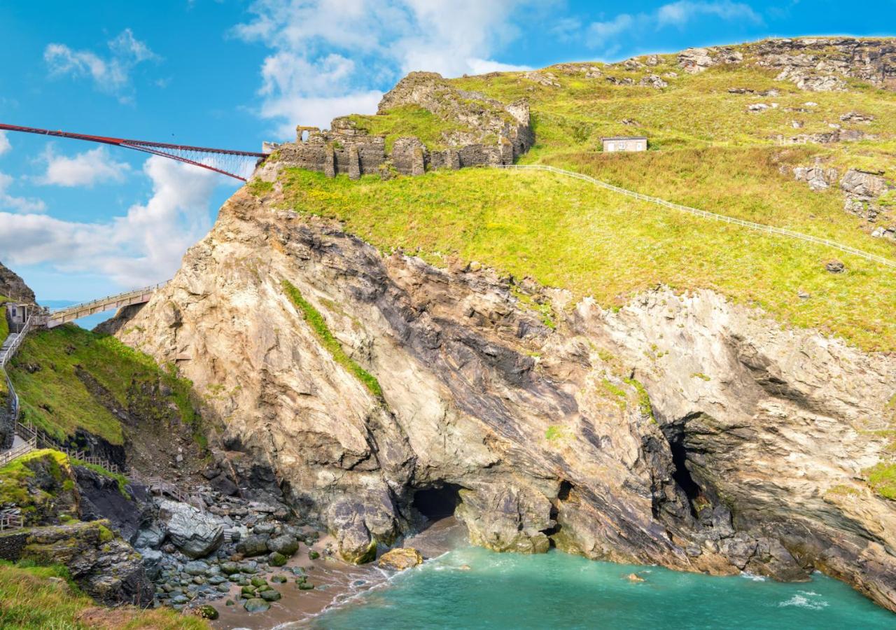 4 Bed in Tintagel oc-trev