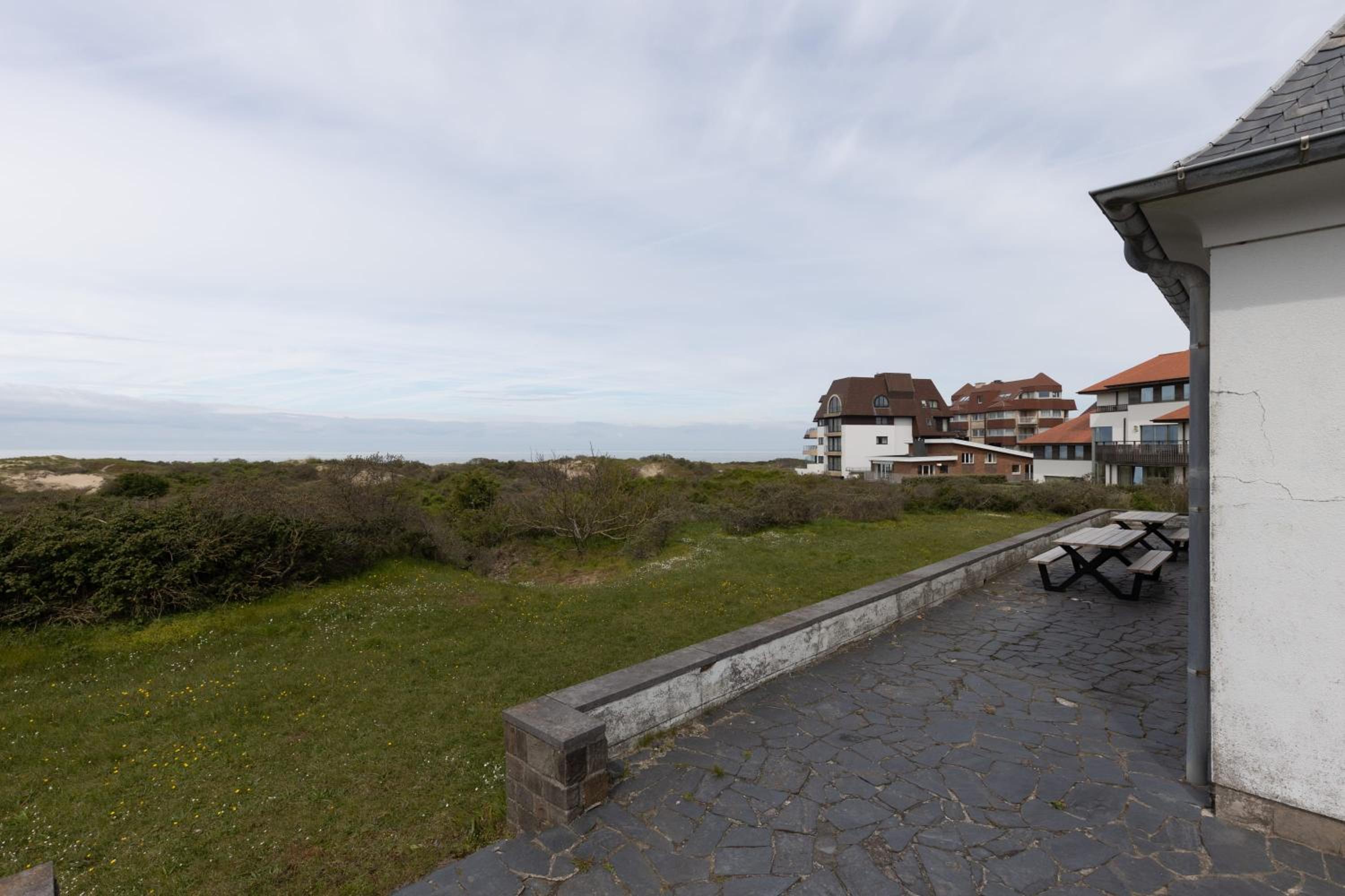 Luxe 5-Bedroom Villa with Panoramic Views