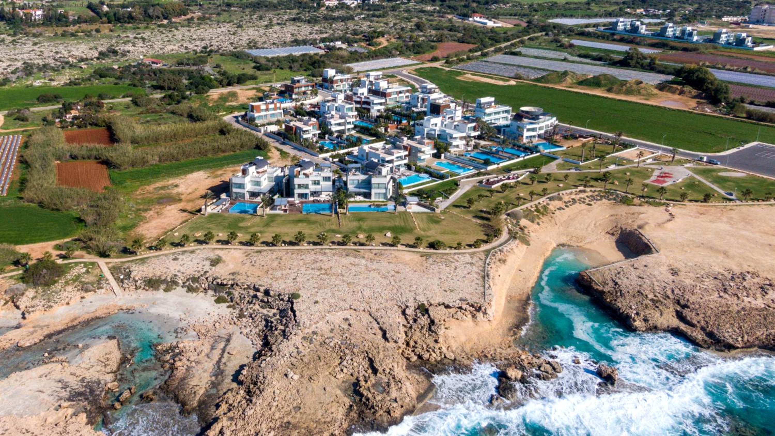 Vivo Mare Beachfront Villas - Emerald