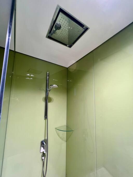 Sky Suites KLCC 2BR/2Bed/4Pax/FreeWi-Fi/8minKLCC