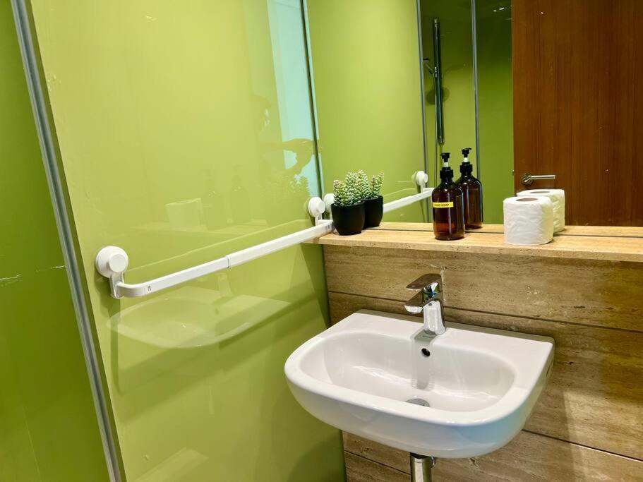Sky Suites KLCC 2BR/2Bed/4Pax/FreeWi-Fi/8minKLCC