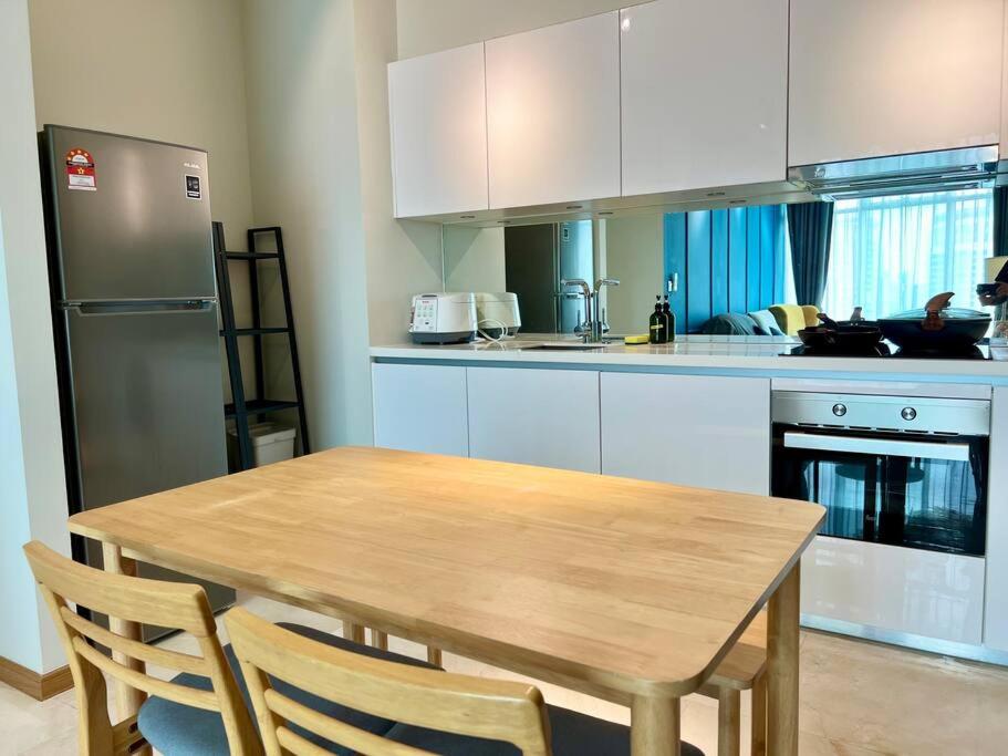 Sky Suites KLCC 2BR/2Bed/4Pax/FreeWi-Fi/8minKLCC