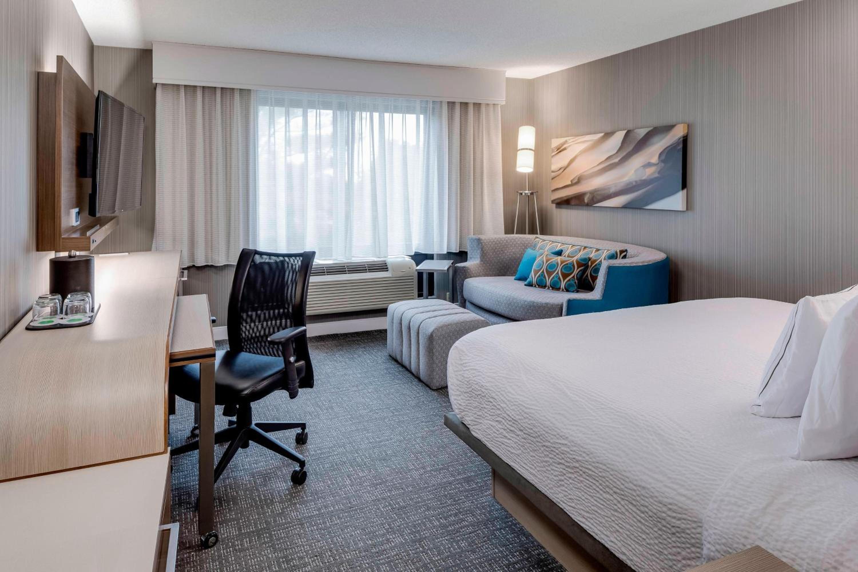 Portsmouth Vacations - Courtyard by Marriott Portsmouth - Property Image 20