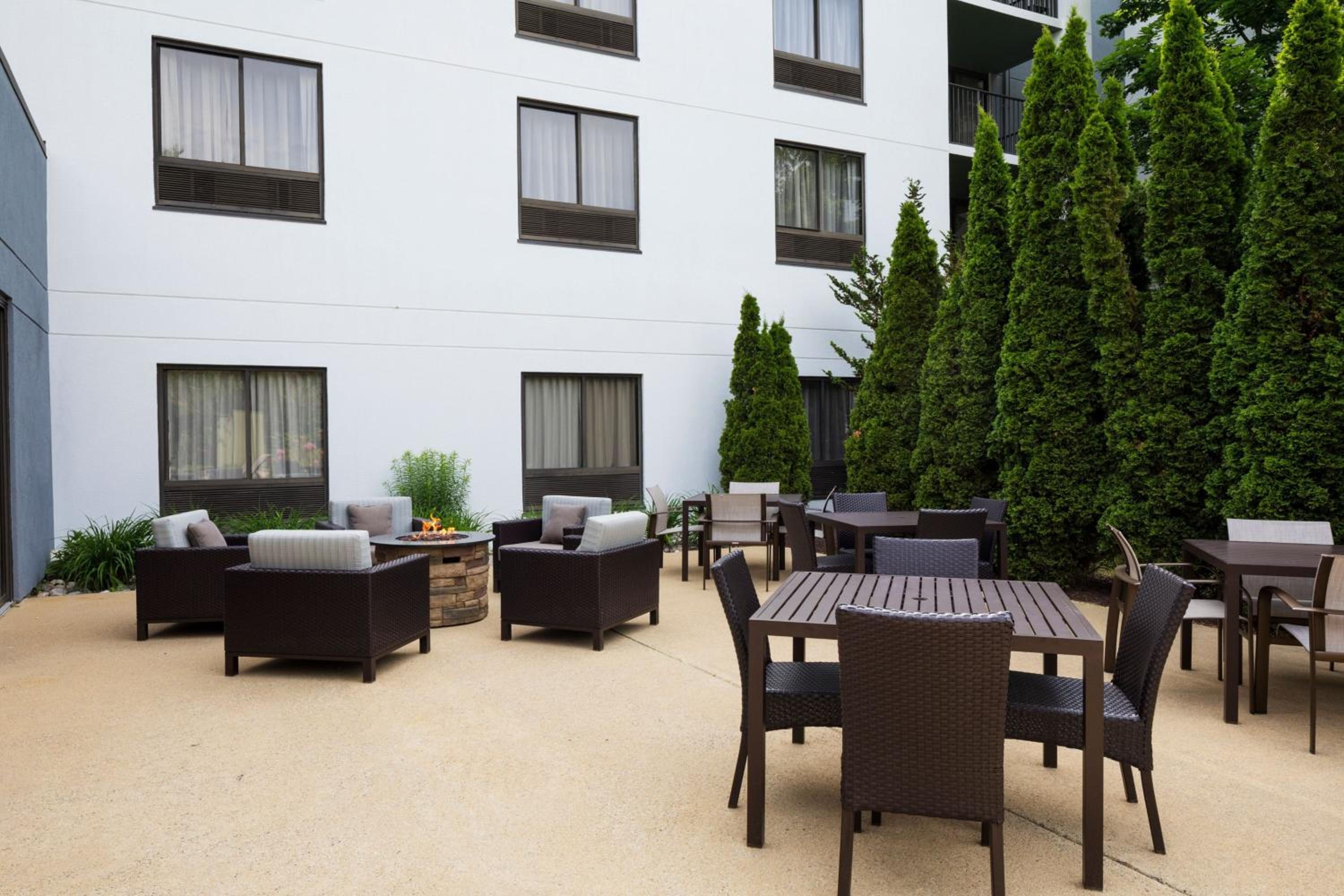 Portsmouth Vacations - Courtyard by Marriott Portsmouth - Property Image 10