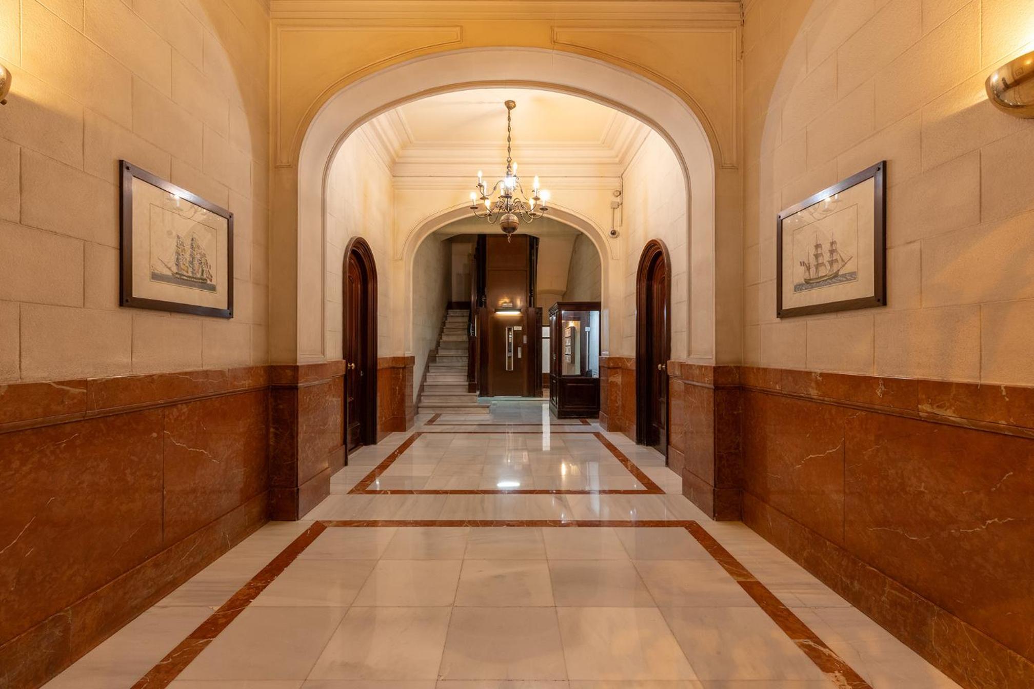 Large & beautiful apartment 4min from Passeig de Gràcia