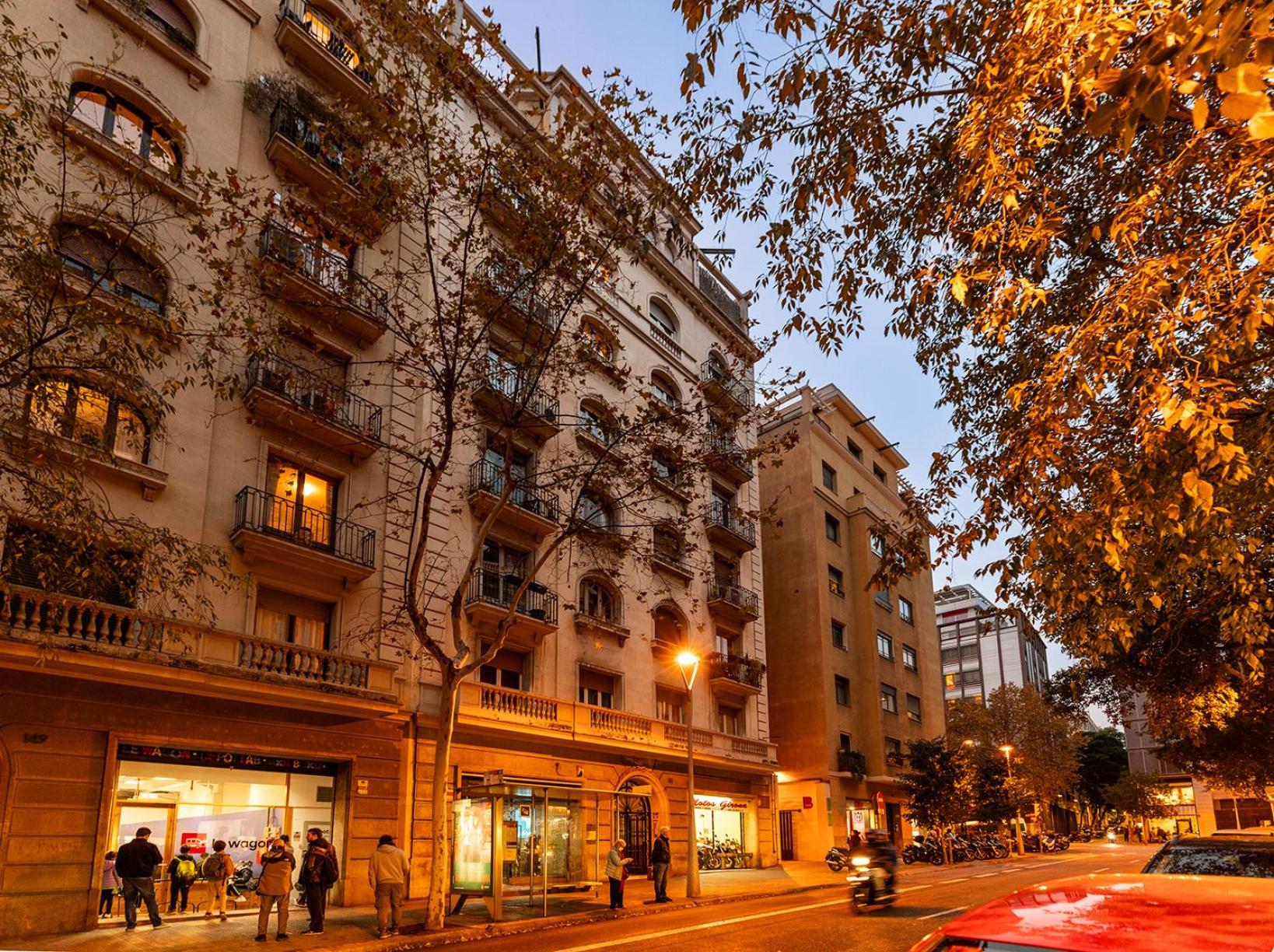 Large & beautiful apartment 4min from Passeig de Gràcia