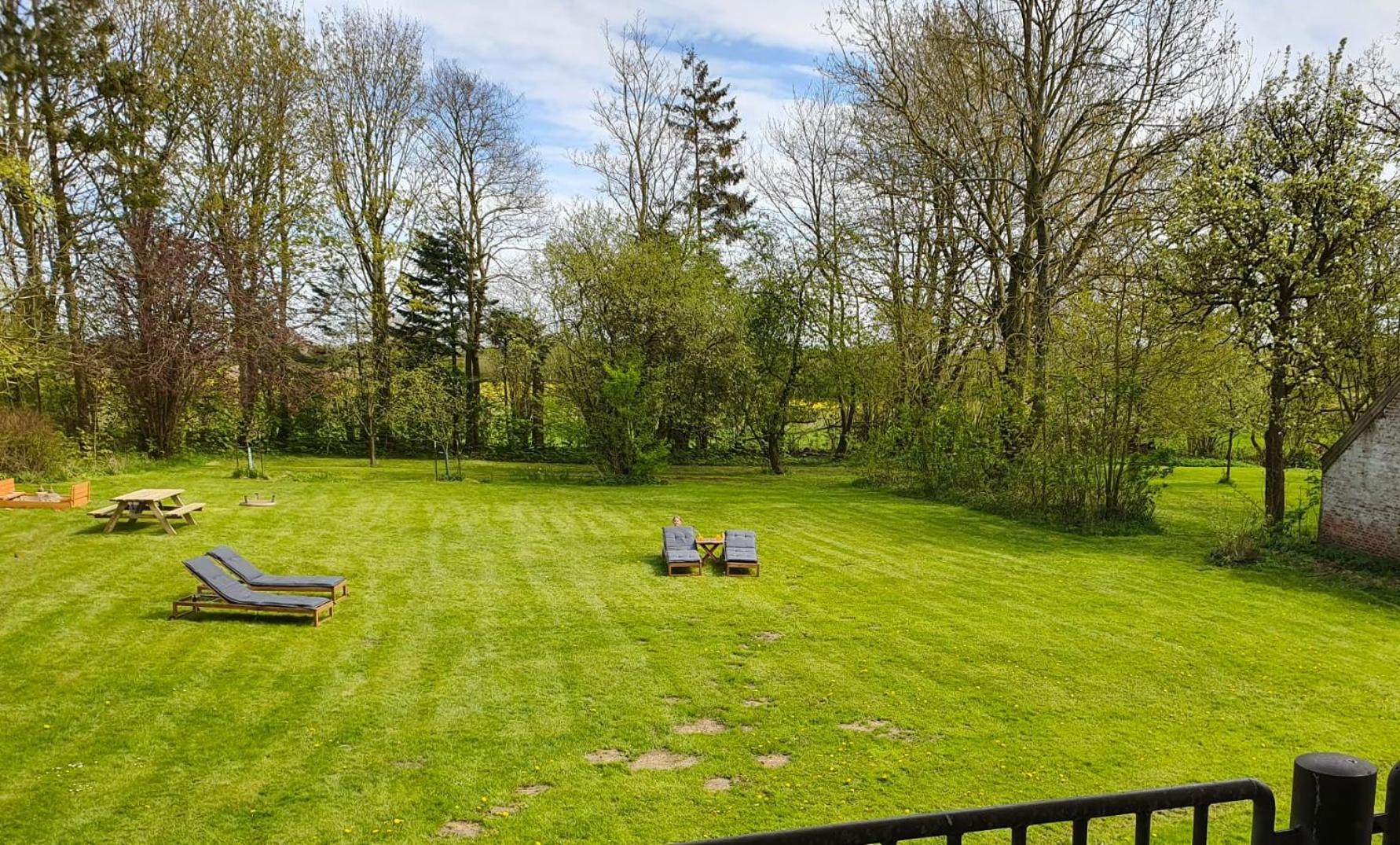 Ferienwohnung Gut Hardesby - großzügig mit Kamin & tollem Garten