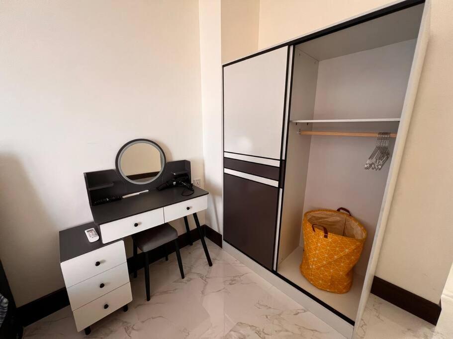 Relaxing Private Studio with Luxurious Pool and Gym By SYM B735 view 3