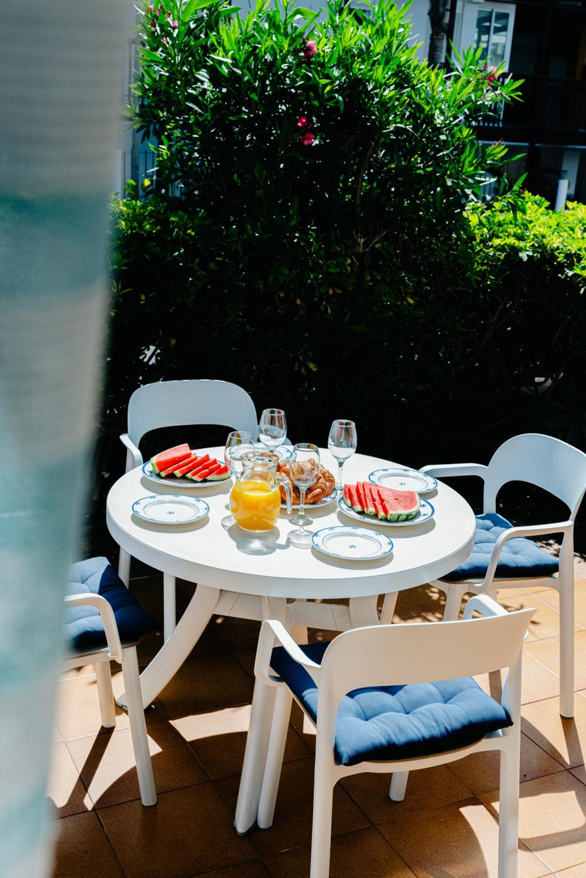 1BDR Sunny Terrace Apartment