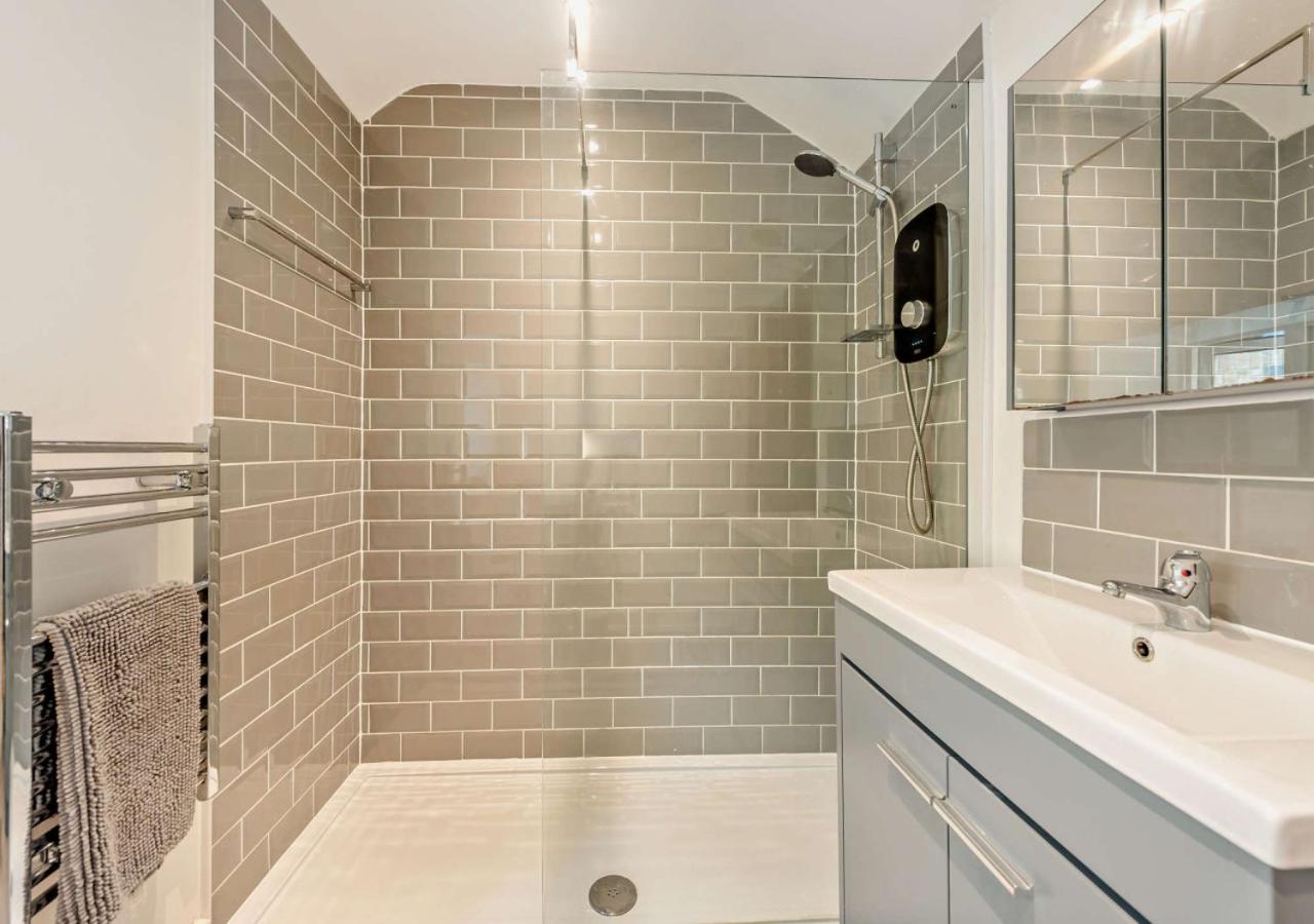 3 Bed in Little Haven oc-h27960