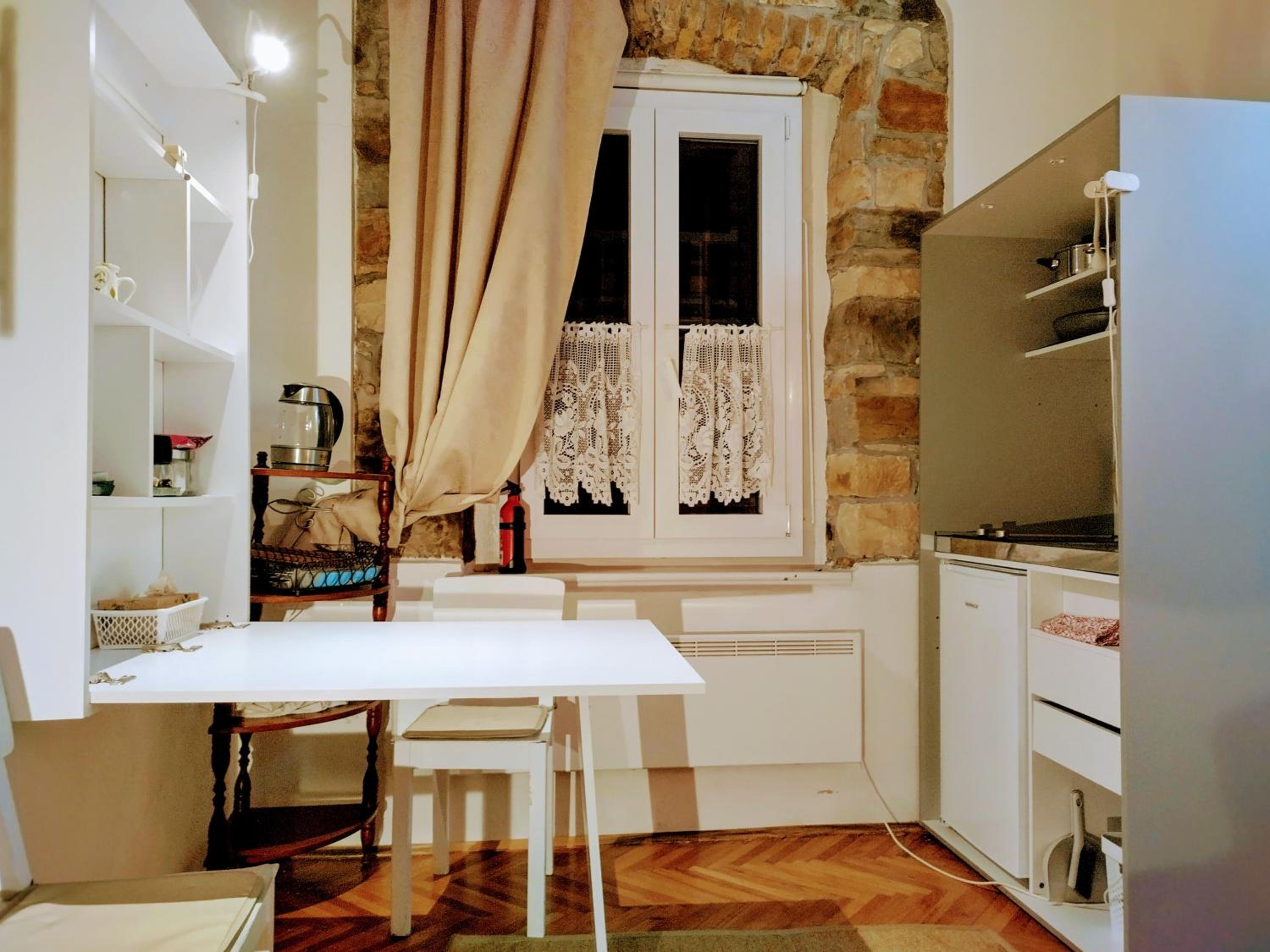 Isola Studio Rosa view 5