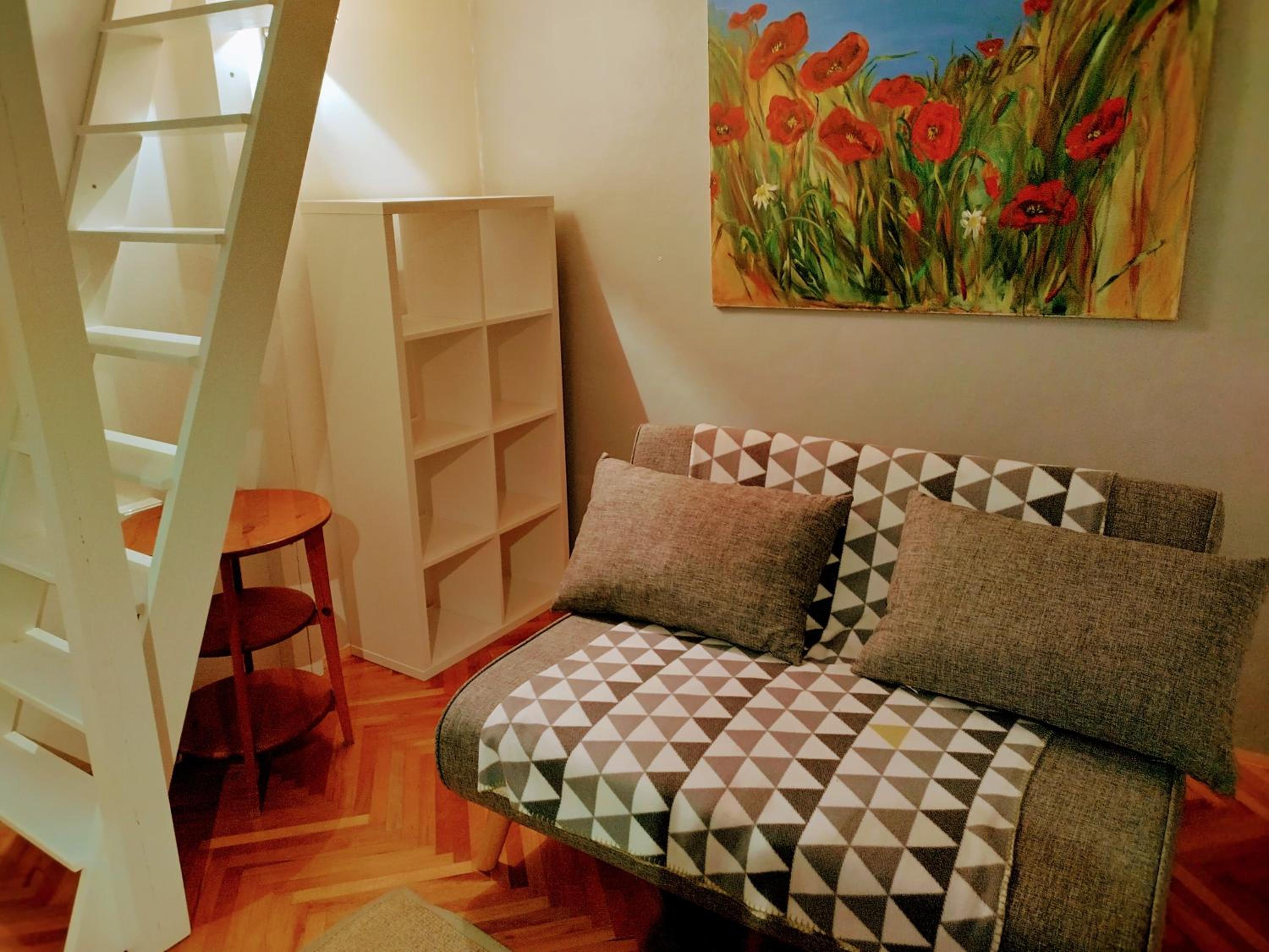 Isola Studio Rosa view 3