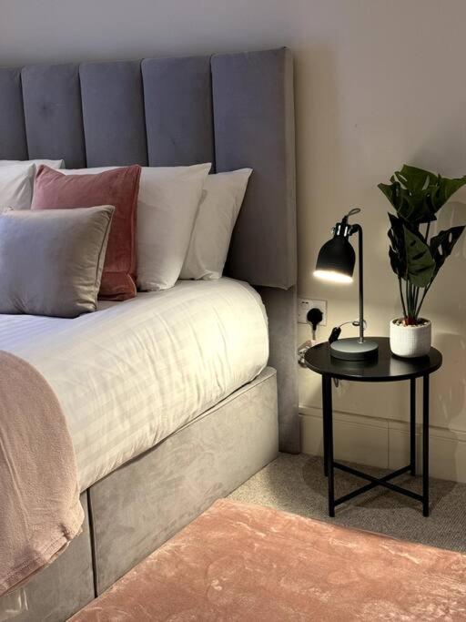 Osbourne House PINK 2 bed, 2 and half bath view 3