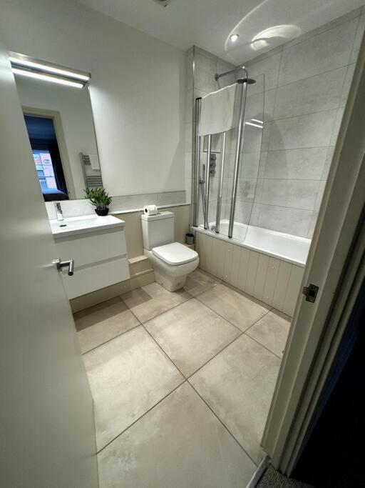 Osbourne House PINK 2 bed, 2 and half bath view 4