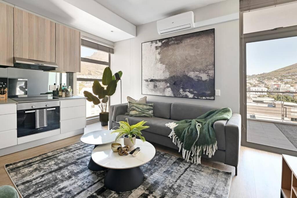 Freya - Stunning 2 bed with City & Table Mountain Views ! view 2