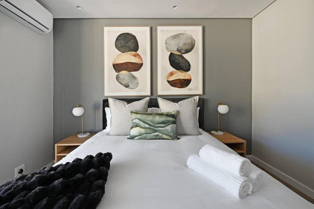 Freya - Stunning 2 bed with City & Table Mountain Views ! view 5