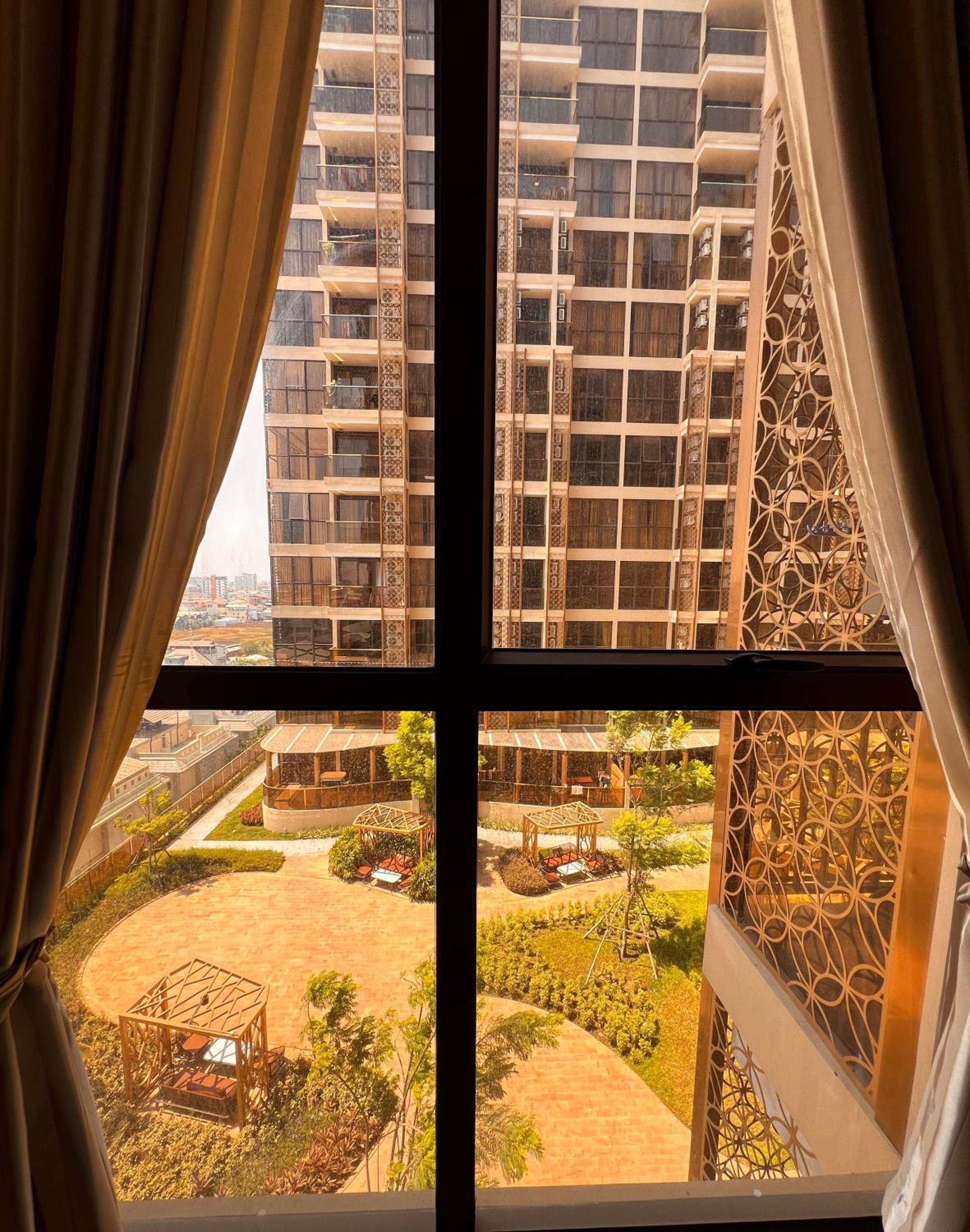 Relaxing Private Studio with Luxurious Pool and Gym By SYM B735 view 2