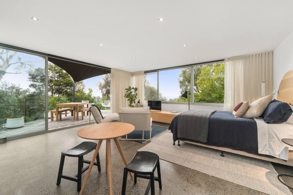 Modern Studio with sweeping views