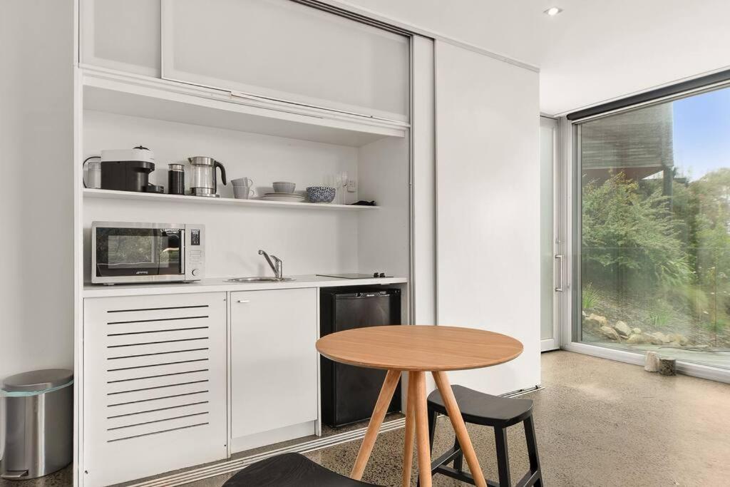 Modern Studio with sweeping views