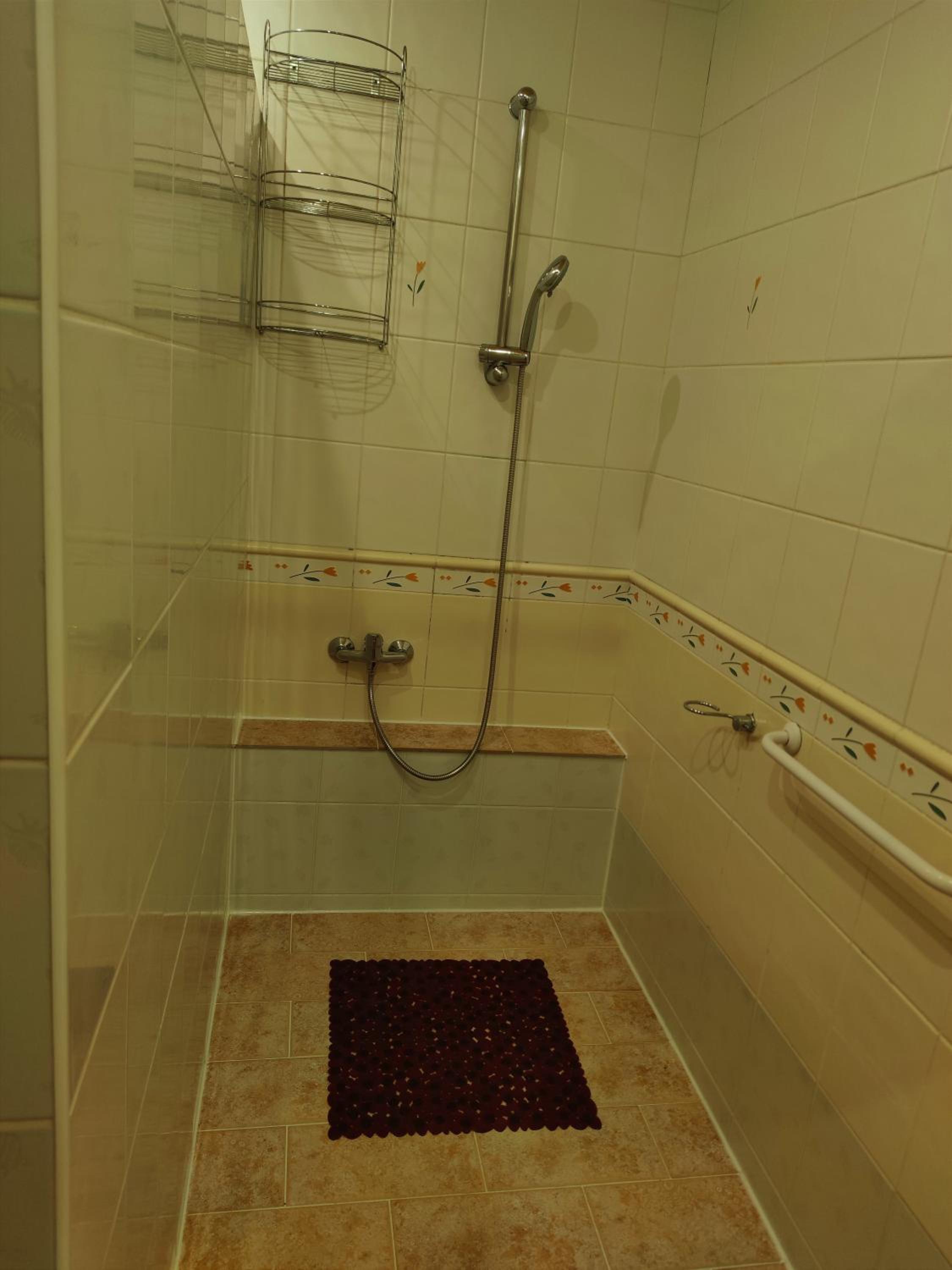 Fast Apartment in the centrum with FREE private parking view 4