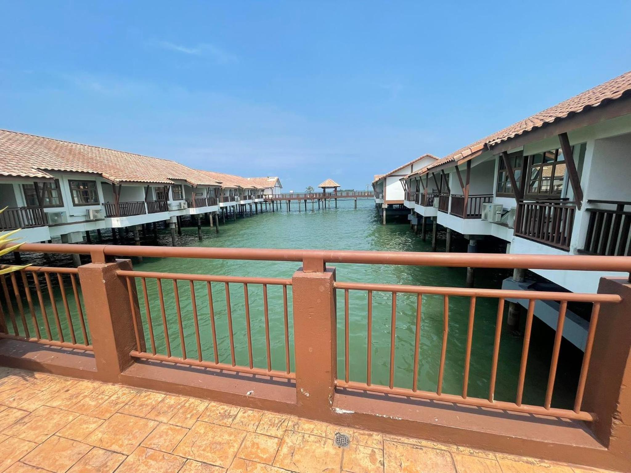 Hotel Private cuti-cuti water chalet port dickson - Image 1