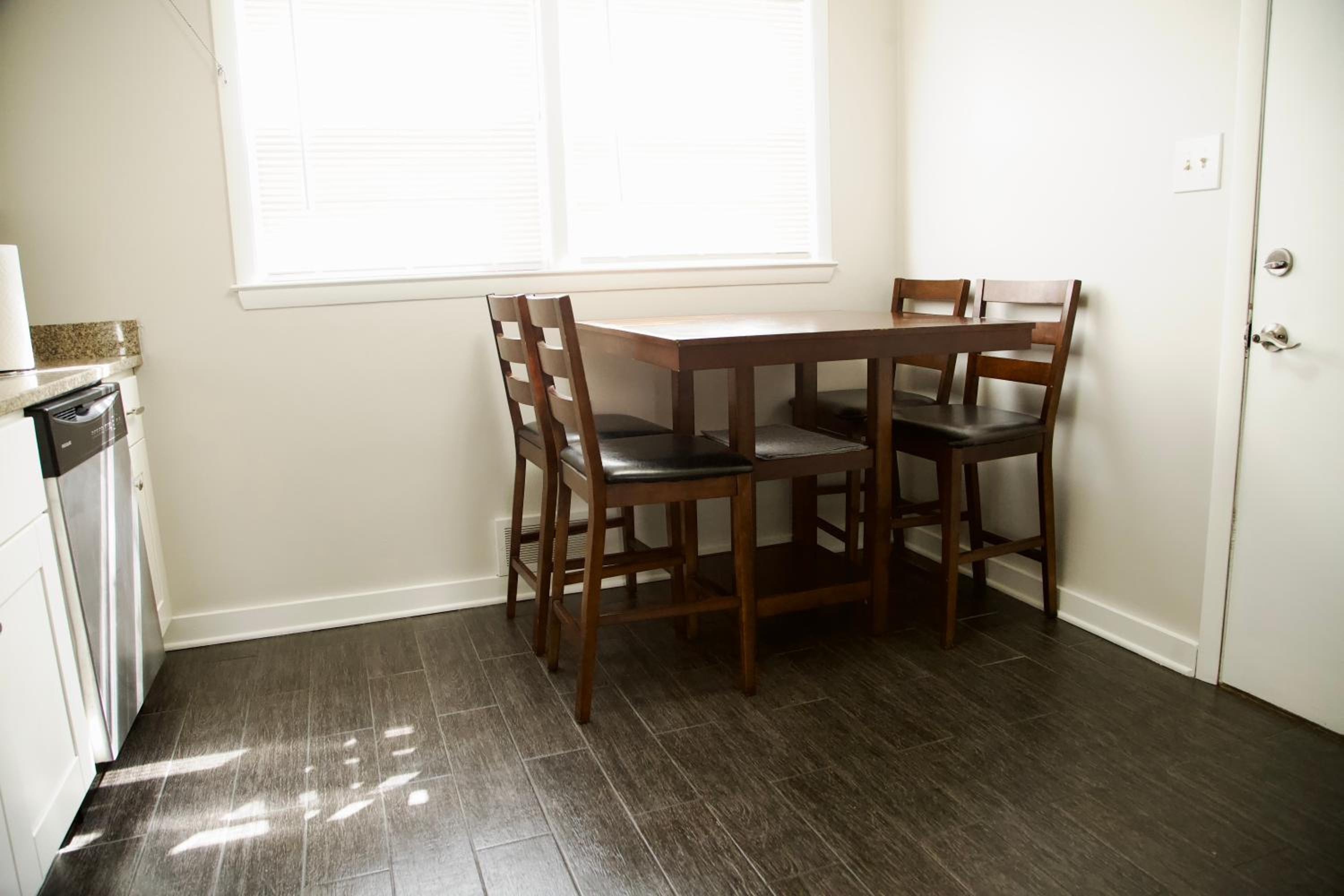 Inviting 2BR Lower Duplex Near Everything